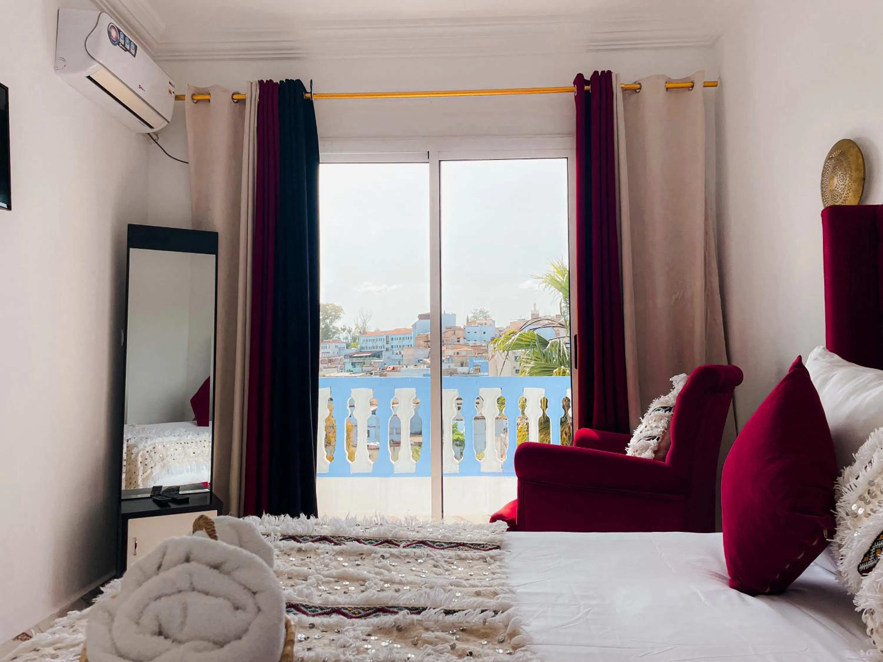 Balcony/Terrace, Bed in Hotel Princesse Ilham