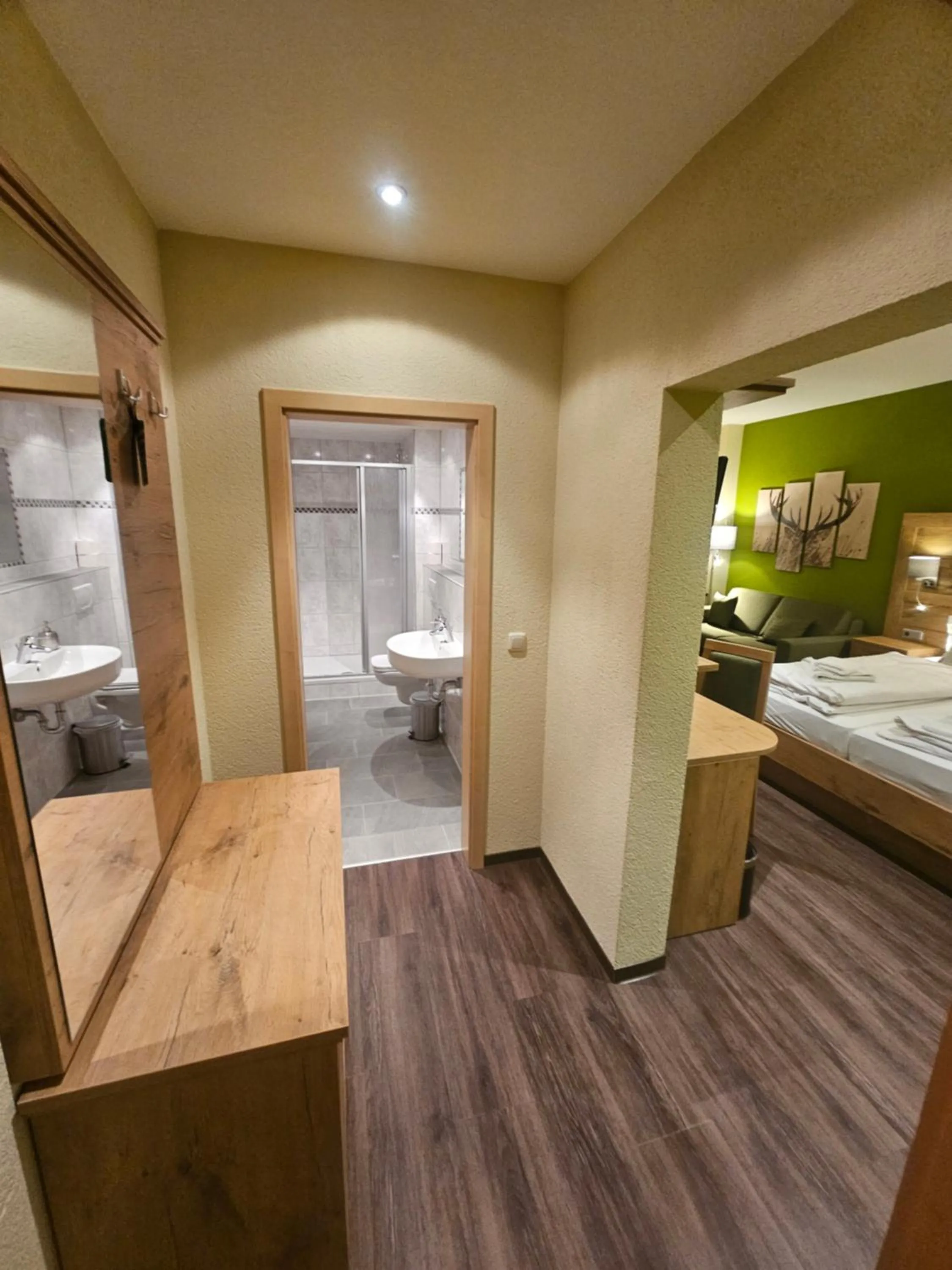 Bed in Zum Roten Hirsch im Grünen Wald