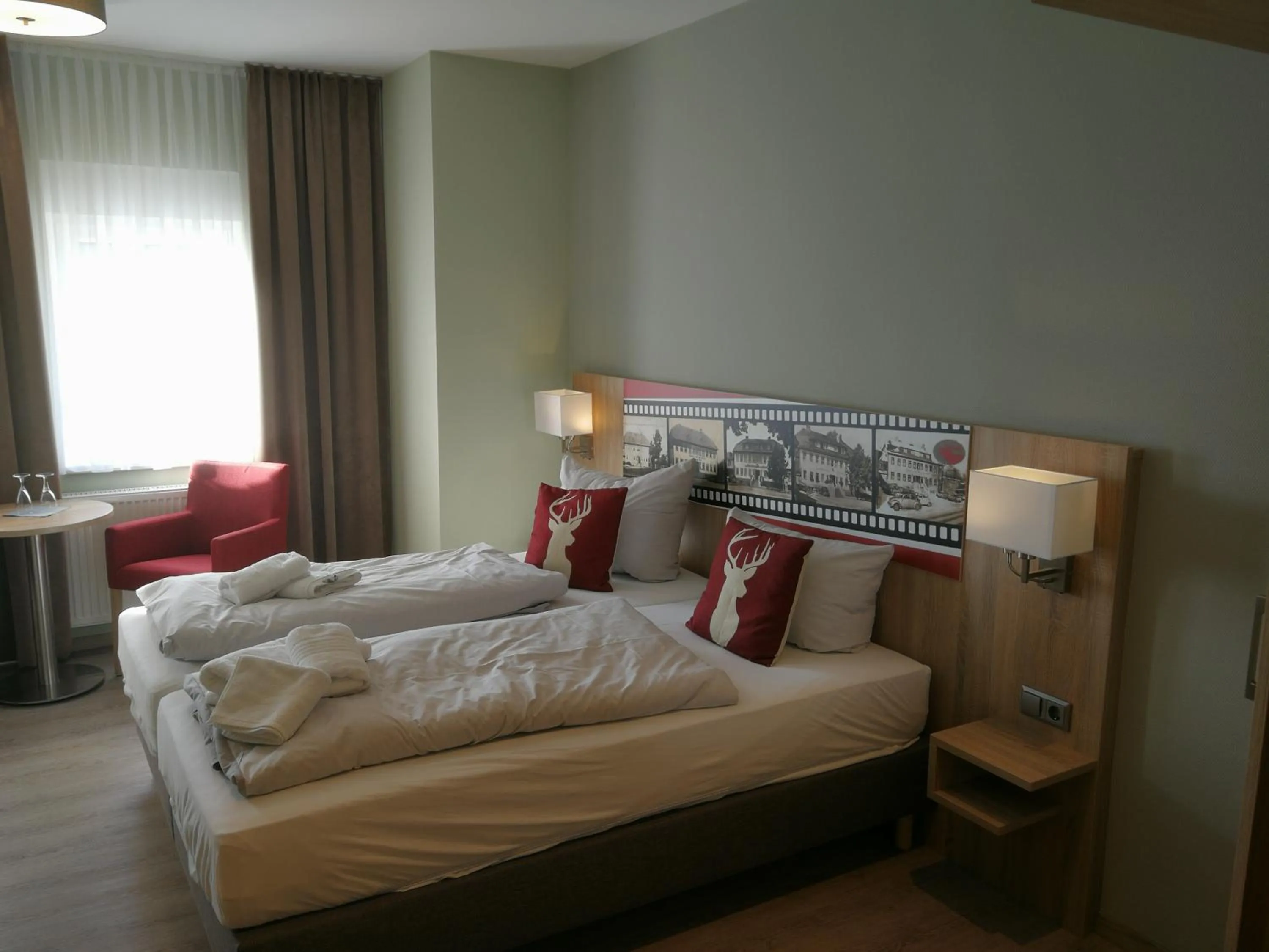 Bed in Zum Roten Hirsch im Grünen Wald