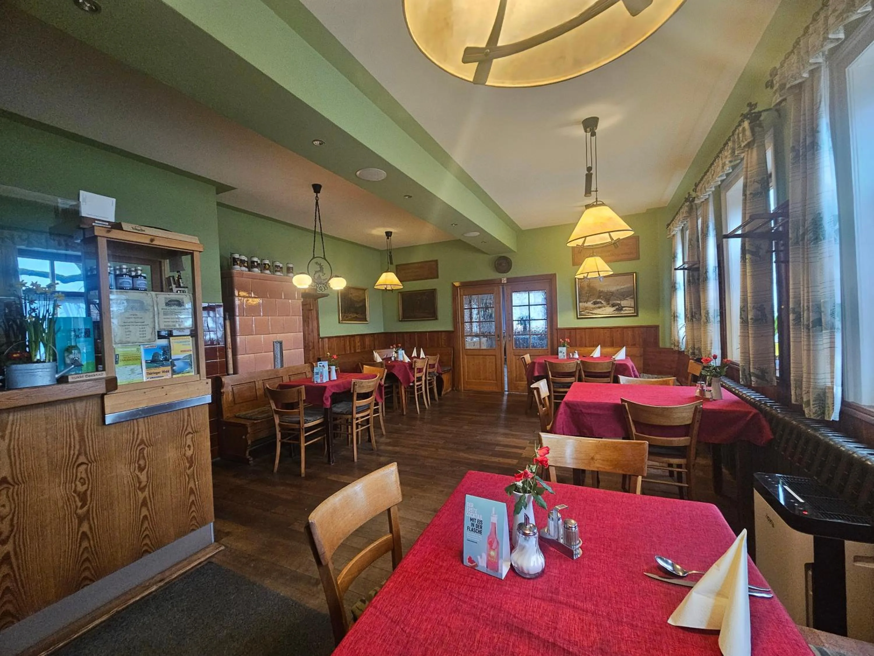 Restaurant/places to eat in Zum Roten Hirsch im Grünen Wald