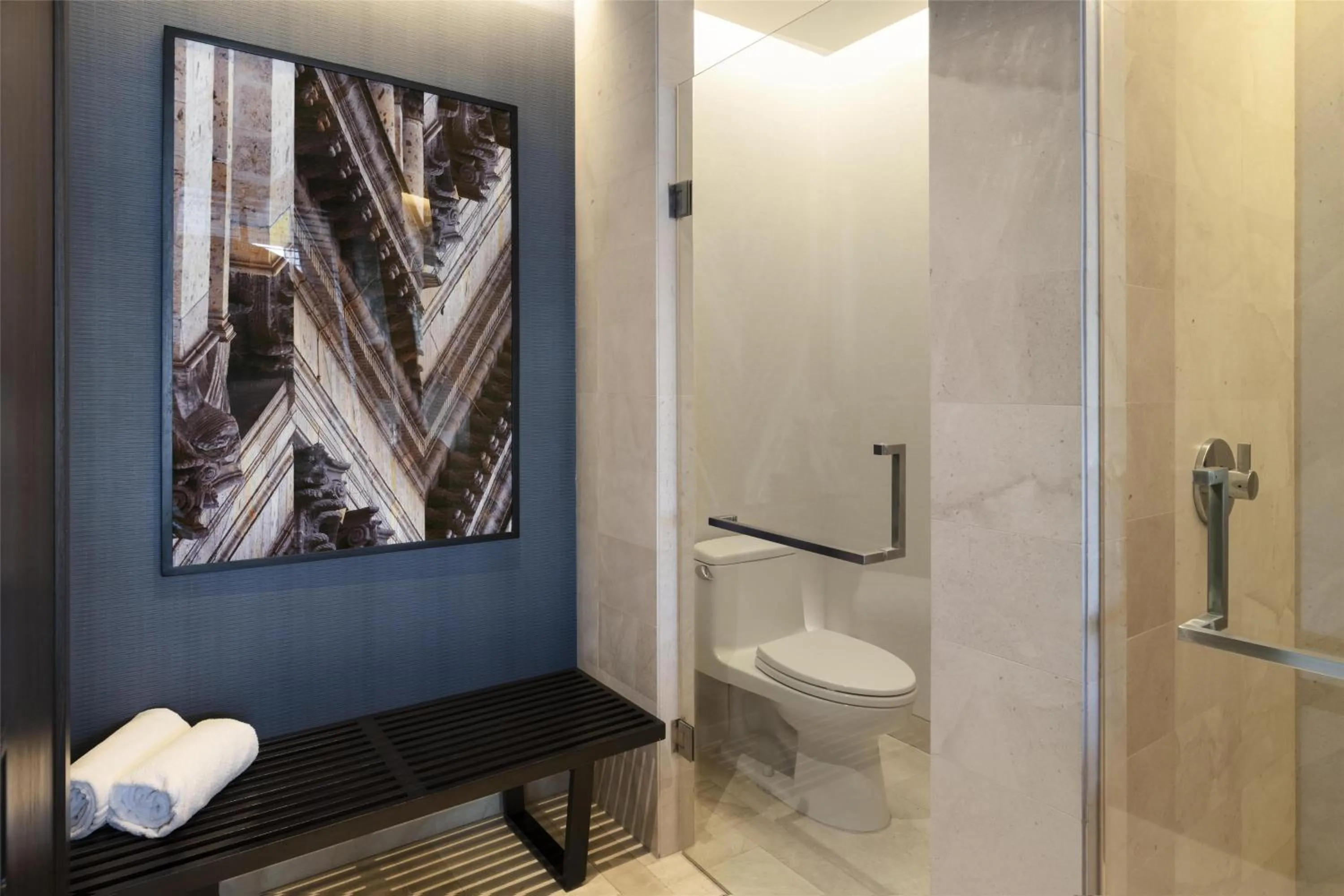 Bathroom in Hilton Guadalajara Midtown