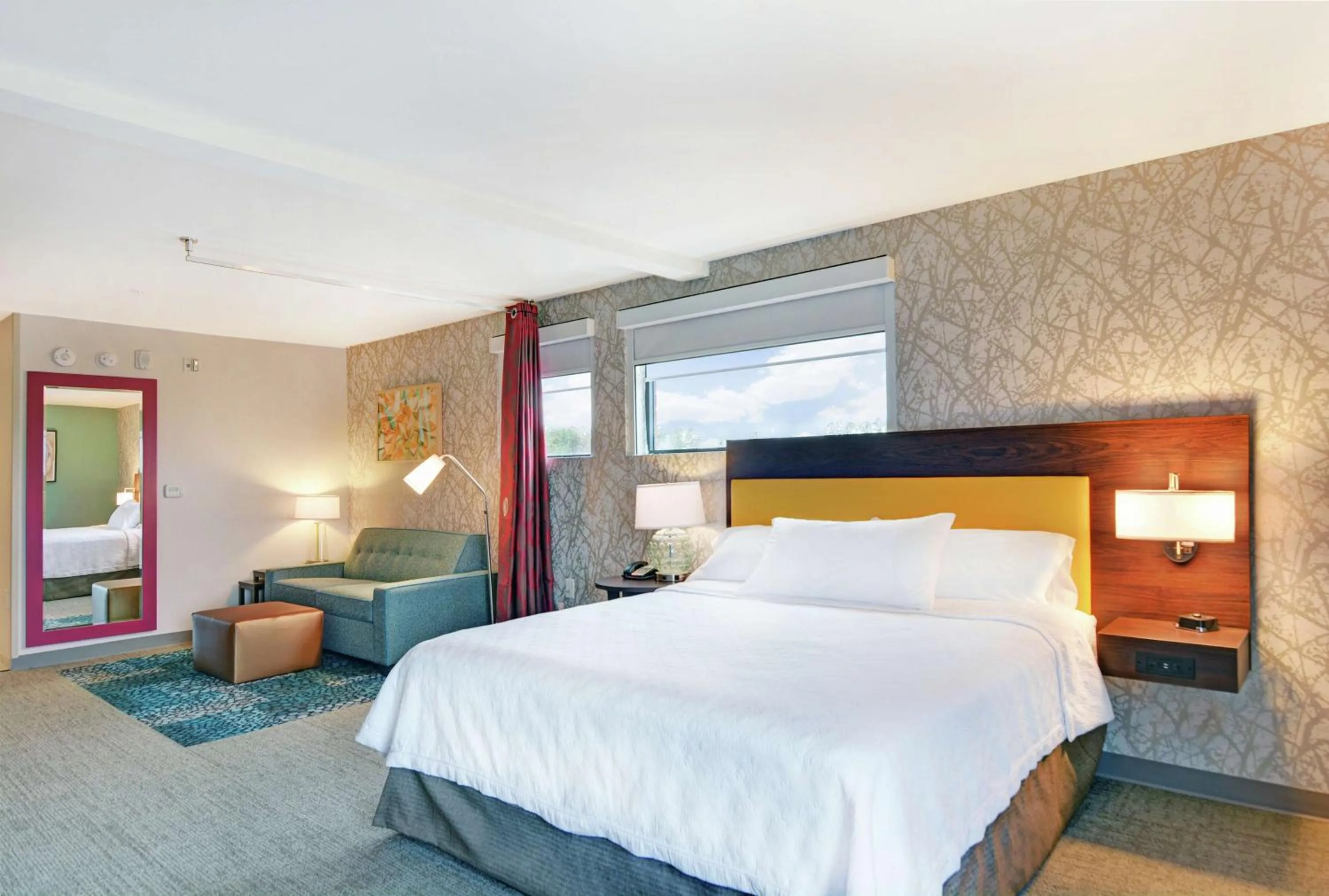 Living room, Bed in Home2 Suites By Hilton Raleigh Durham Airport RTP