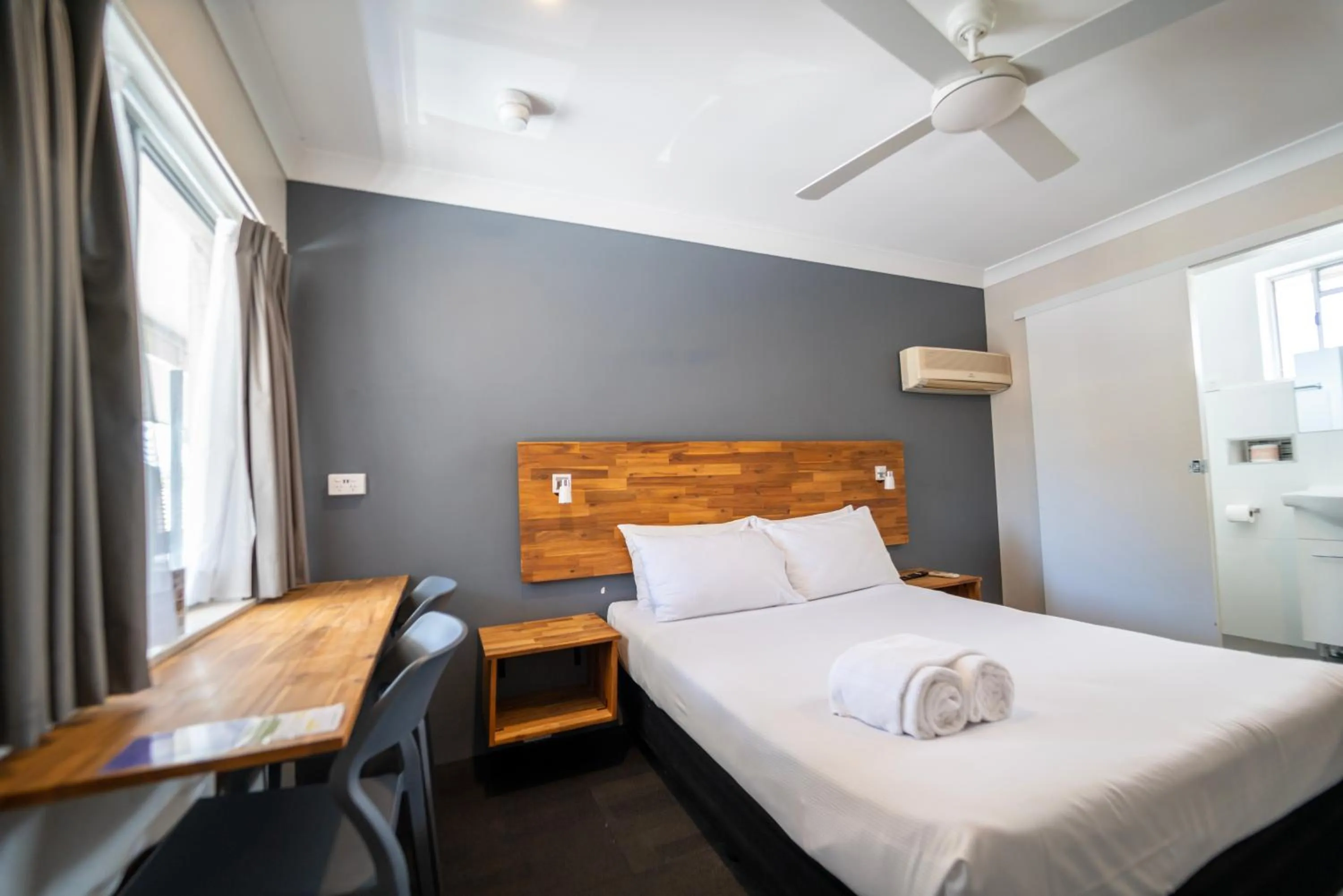 Photo of the whole room, Bed in Nowra Motor Inn