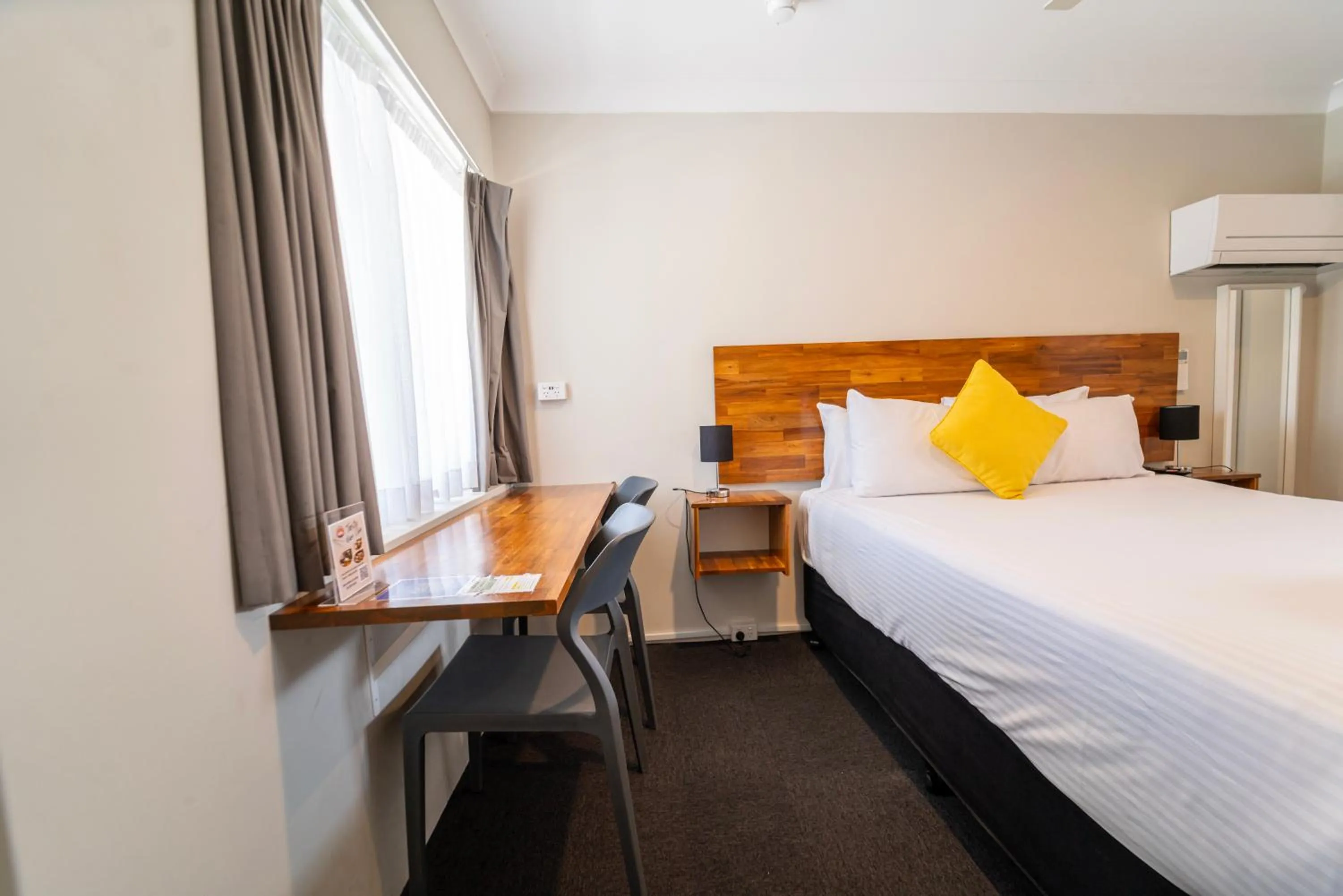 Bedroom, Bed in Nowra Motor Inn