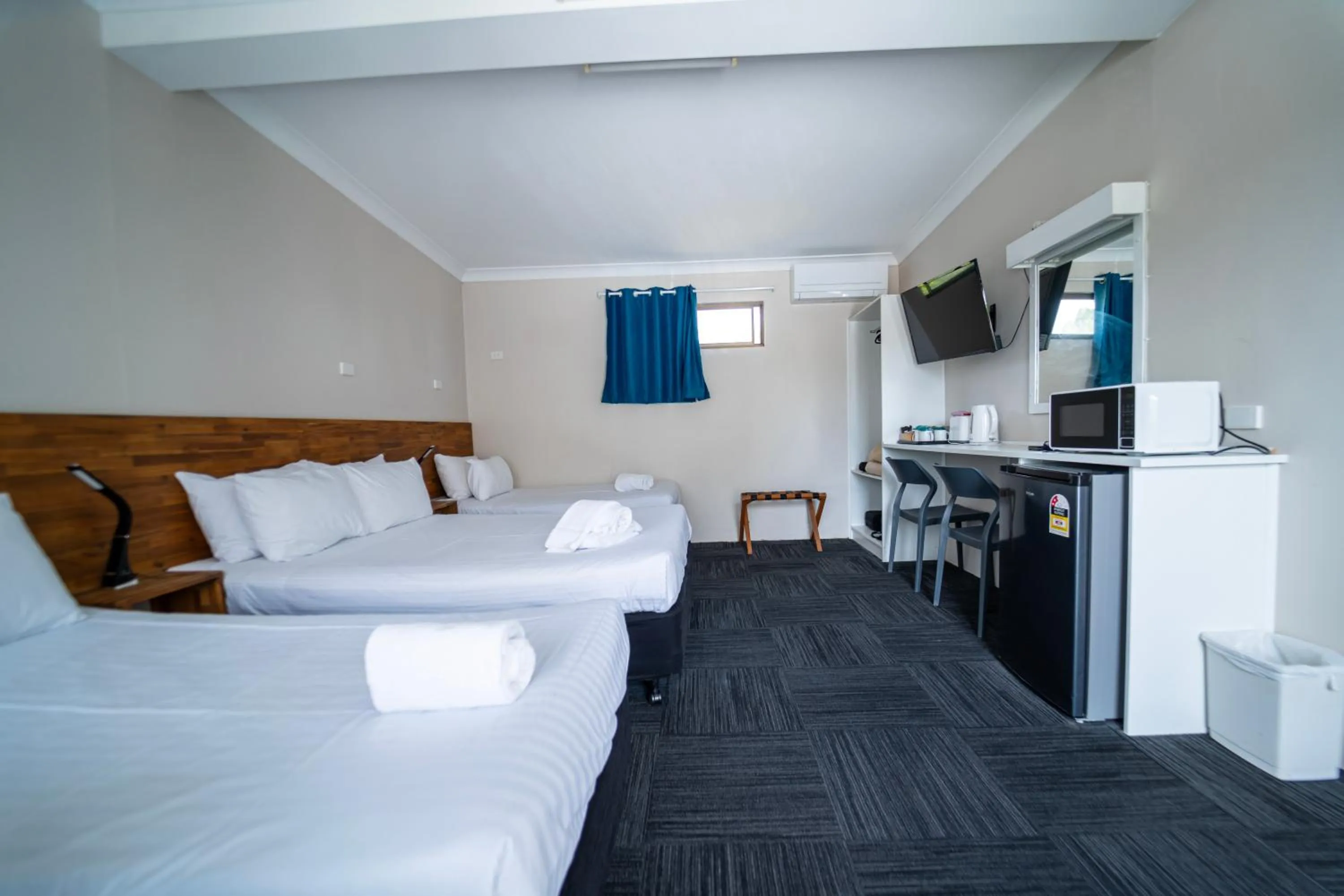 Photo of the whole room, Bed in Nowra Motor Inn