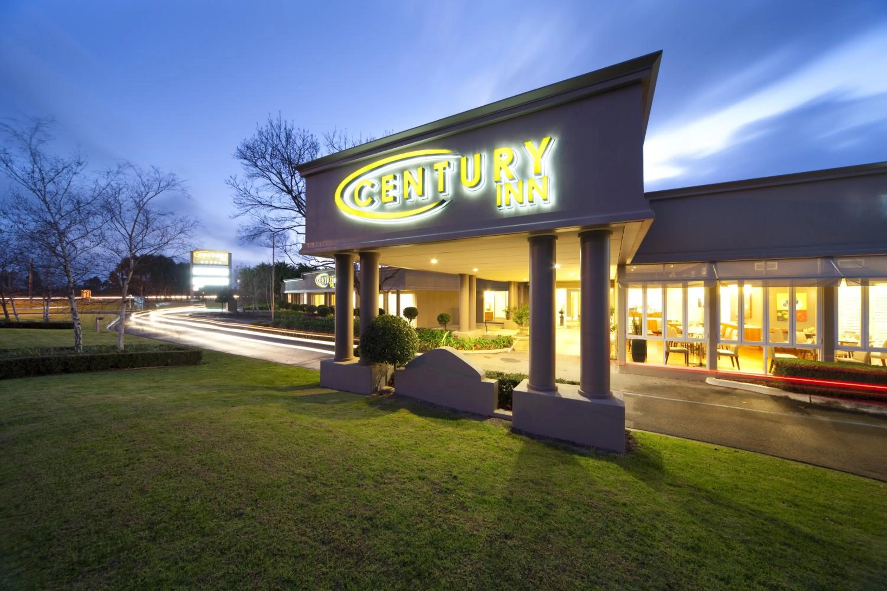 Facade/entrance in Century Inn