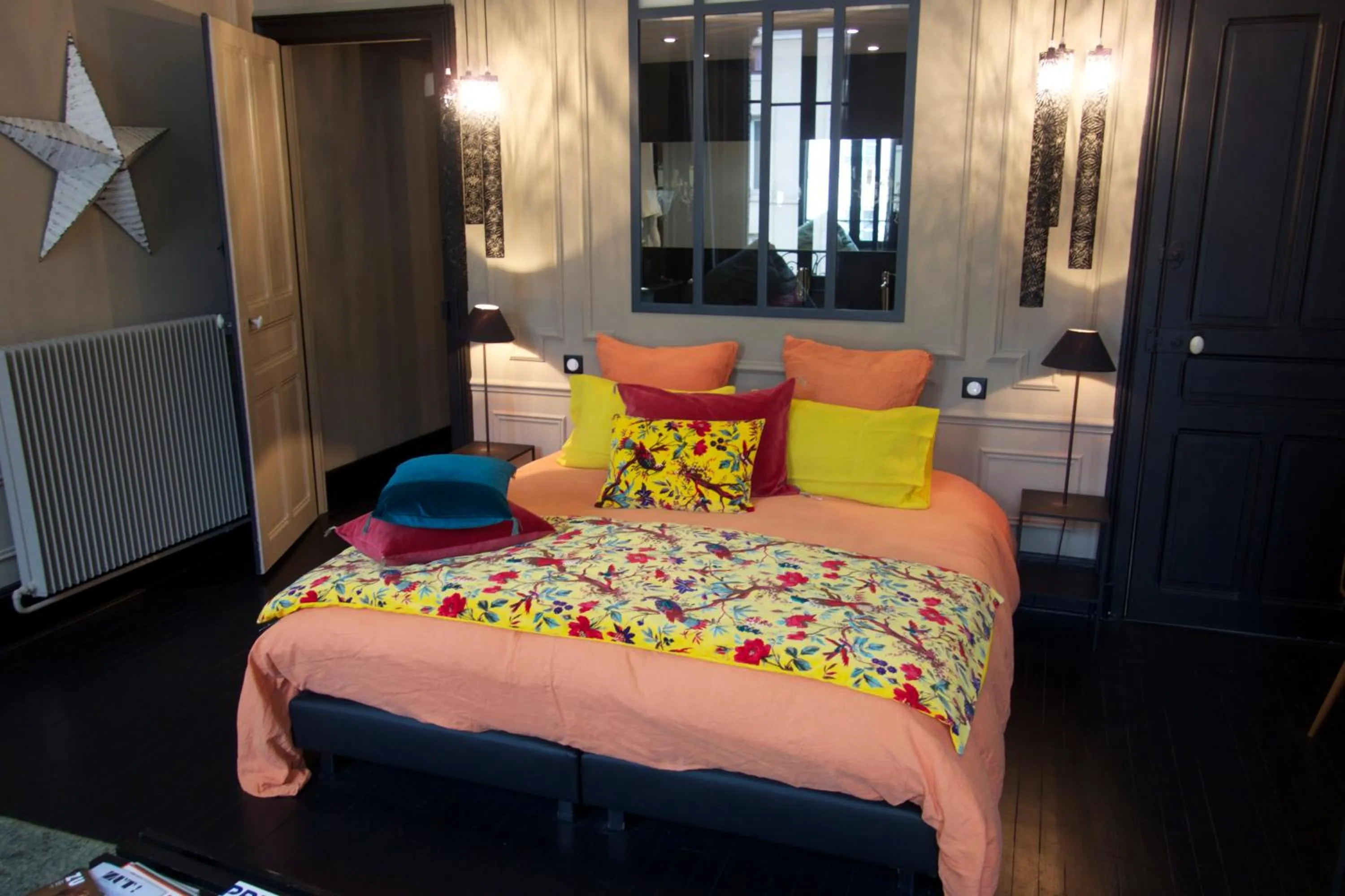 Decorative detail in La Villa 1901