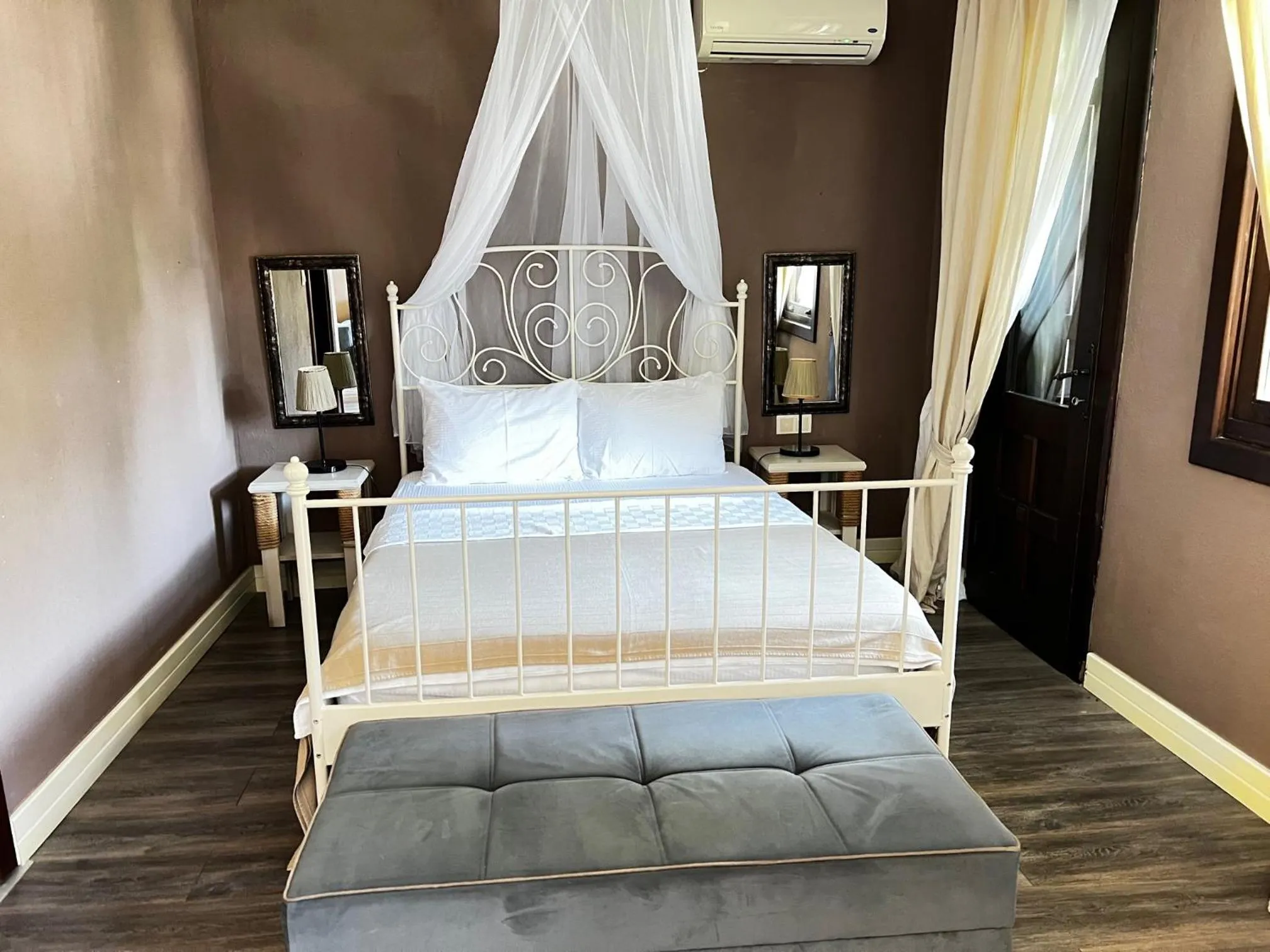 Photo of the whole room, Bed in Han Boutique Hotel