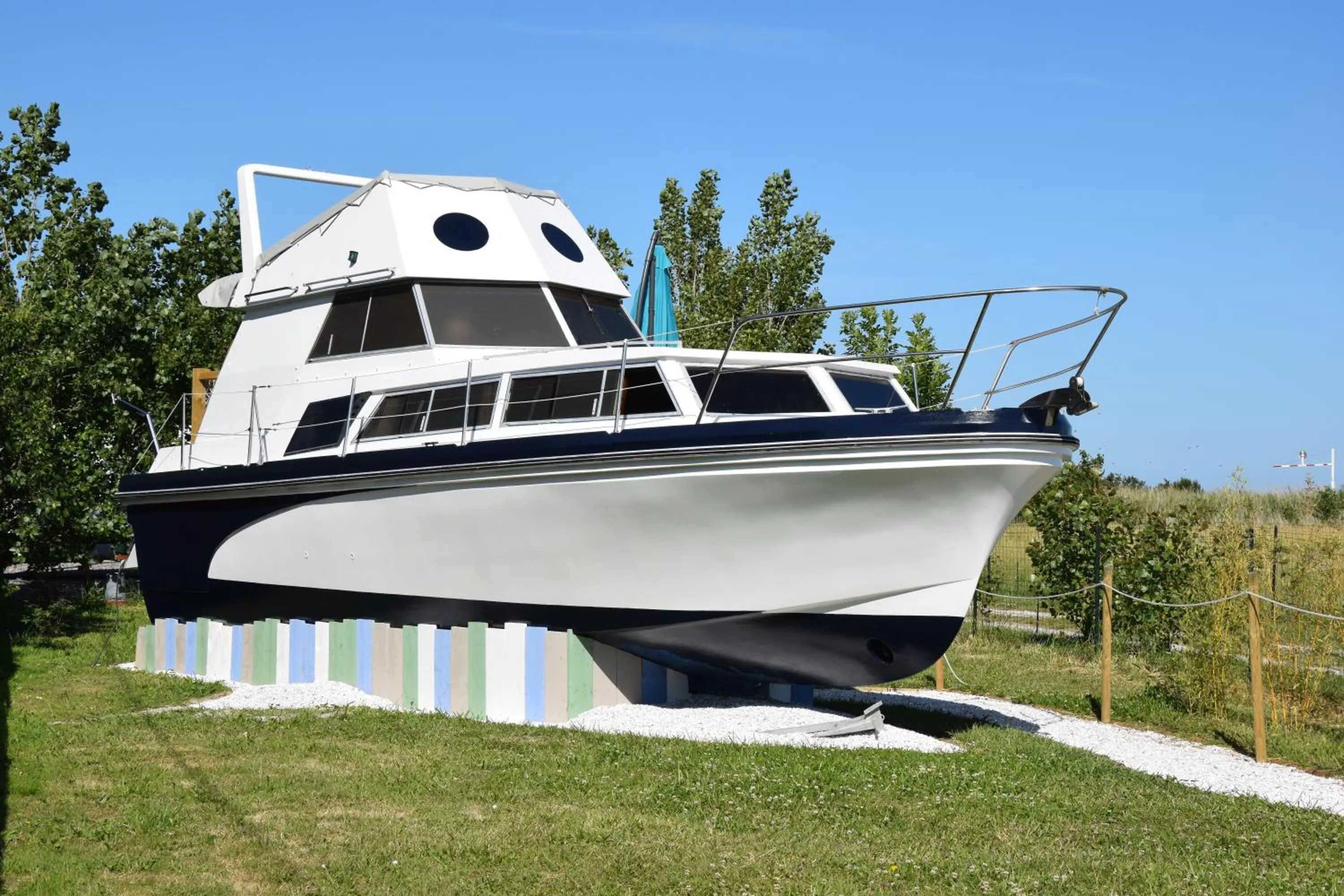 Facade/entrance in Les Portes Du Hable