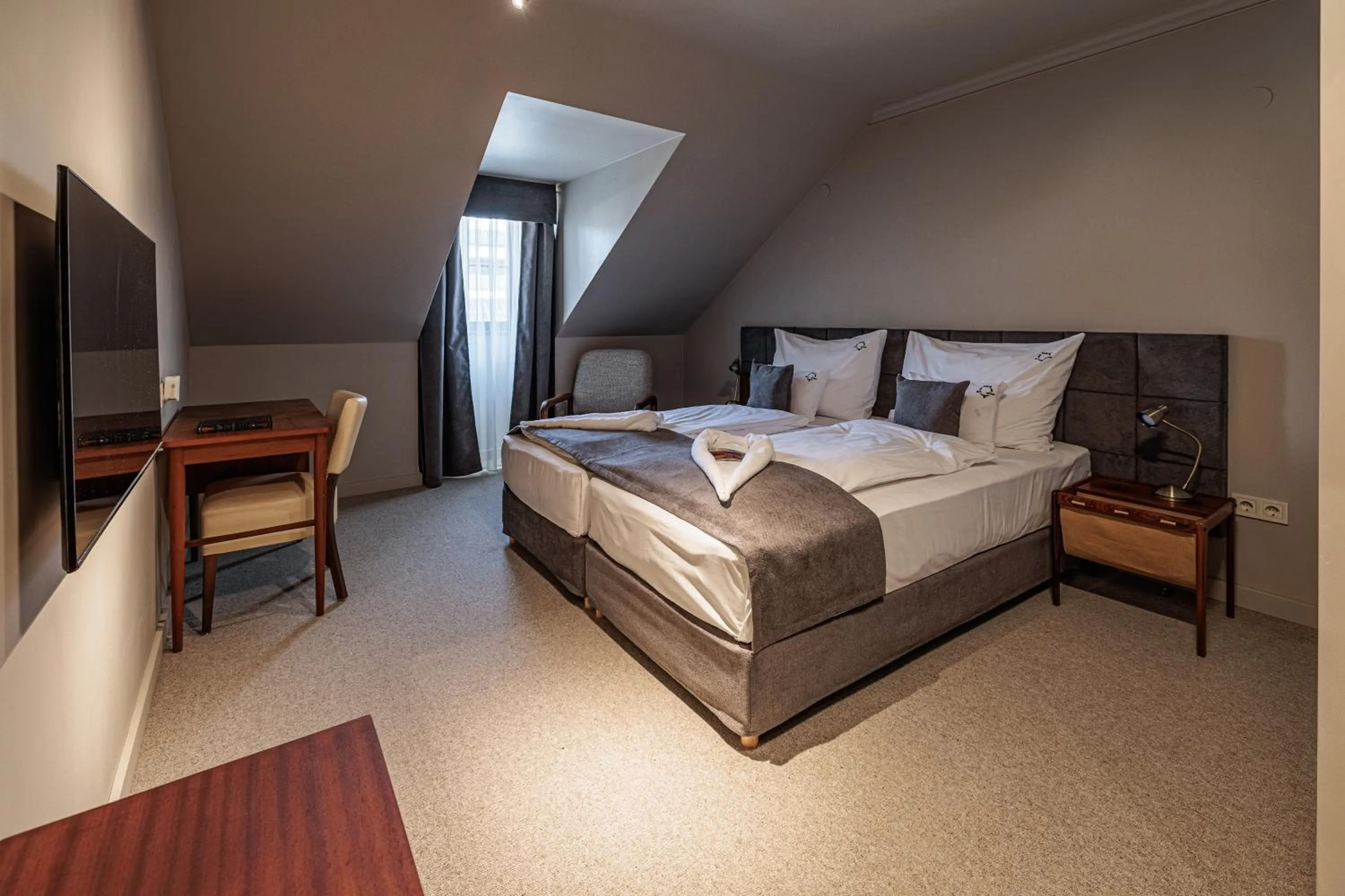 Bed in Barka Galéria Hotel és Étterem