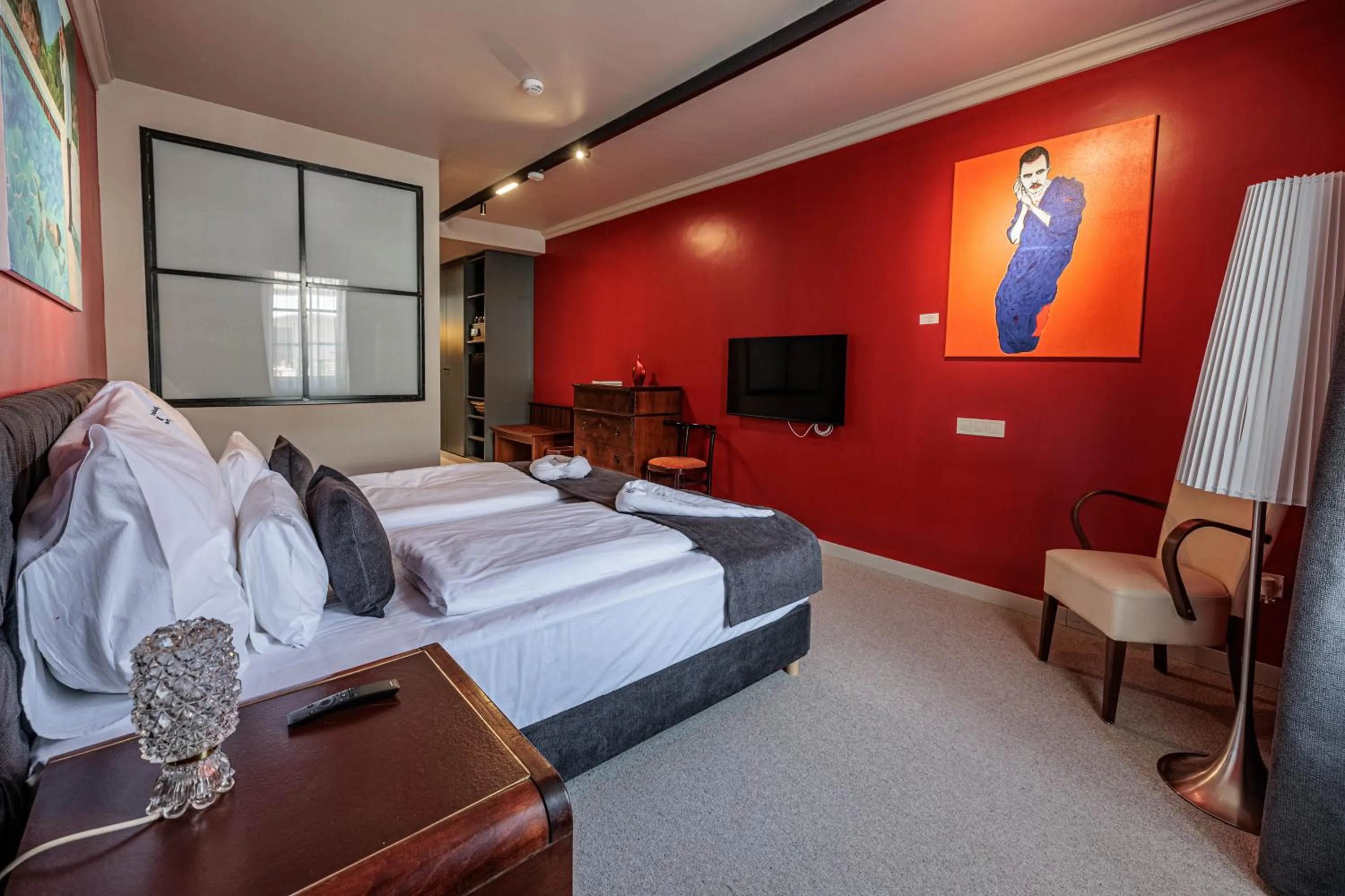 Bed in Barka Galéria Hotel és Étterem