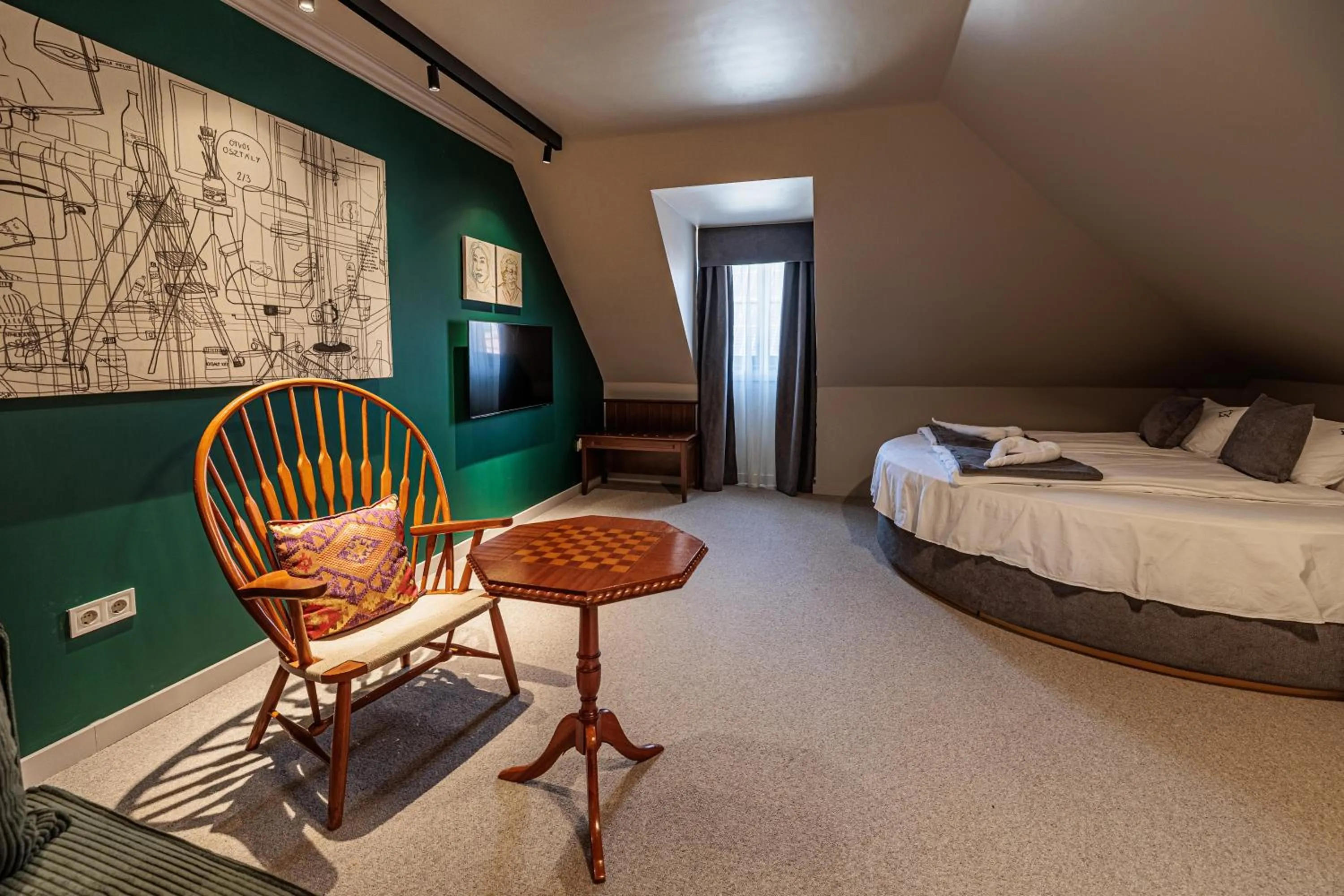 Photo of the whole room, Bed in Barka Galéria Hotel és Étterem