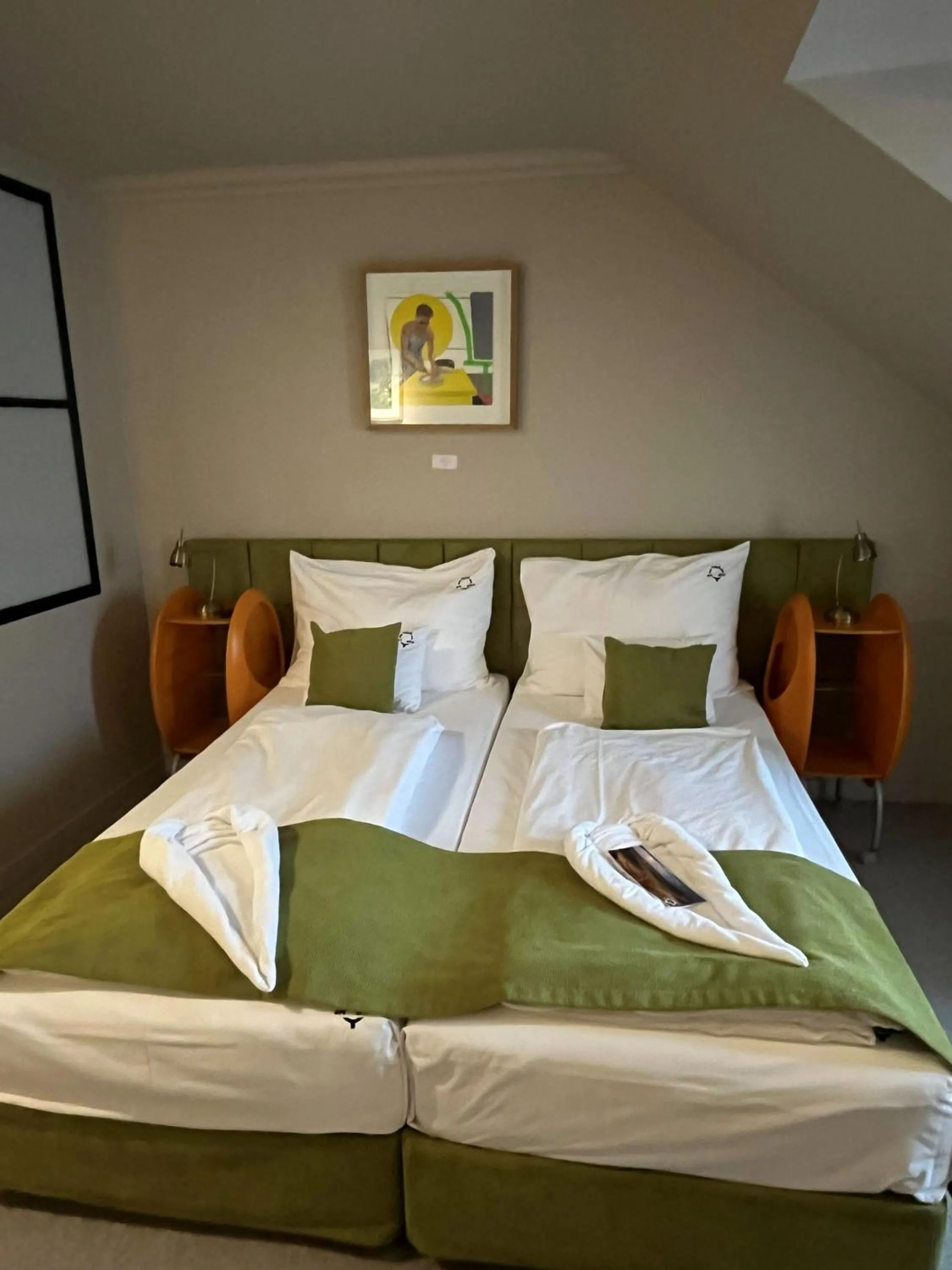 Bed in Barka Galéria Hotel és Étterem