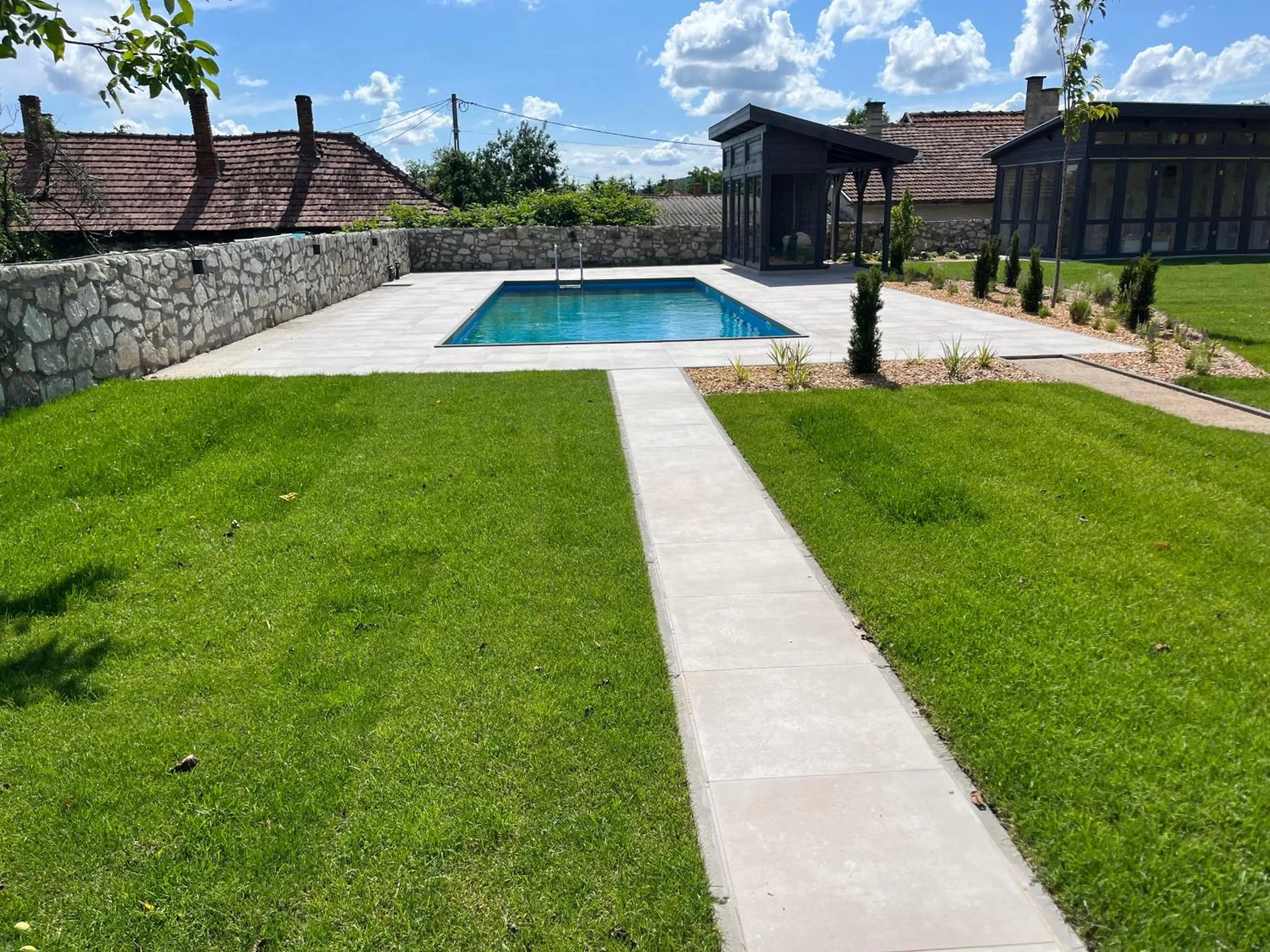 Swimming pool in Barka Galéria Hotel és Étterem