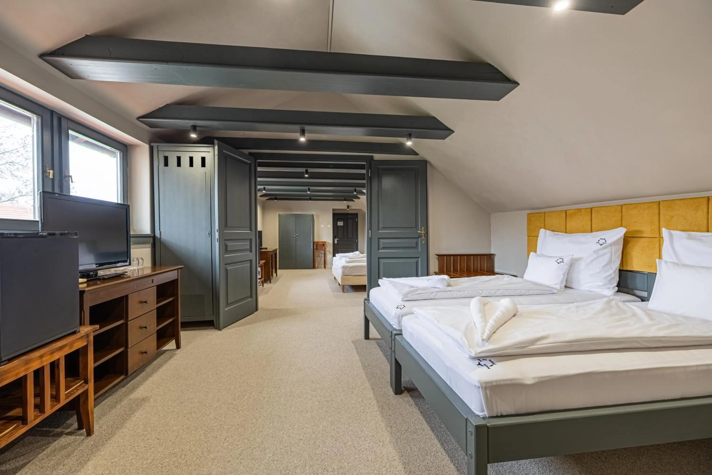 Bed in Barka Galéria Hotel és Étterem