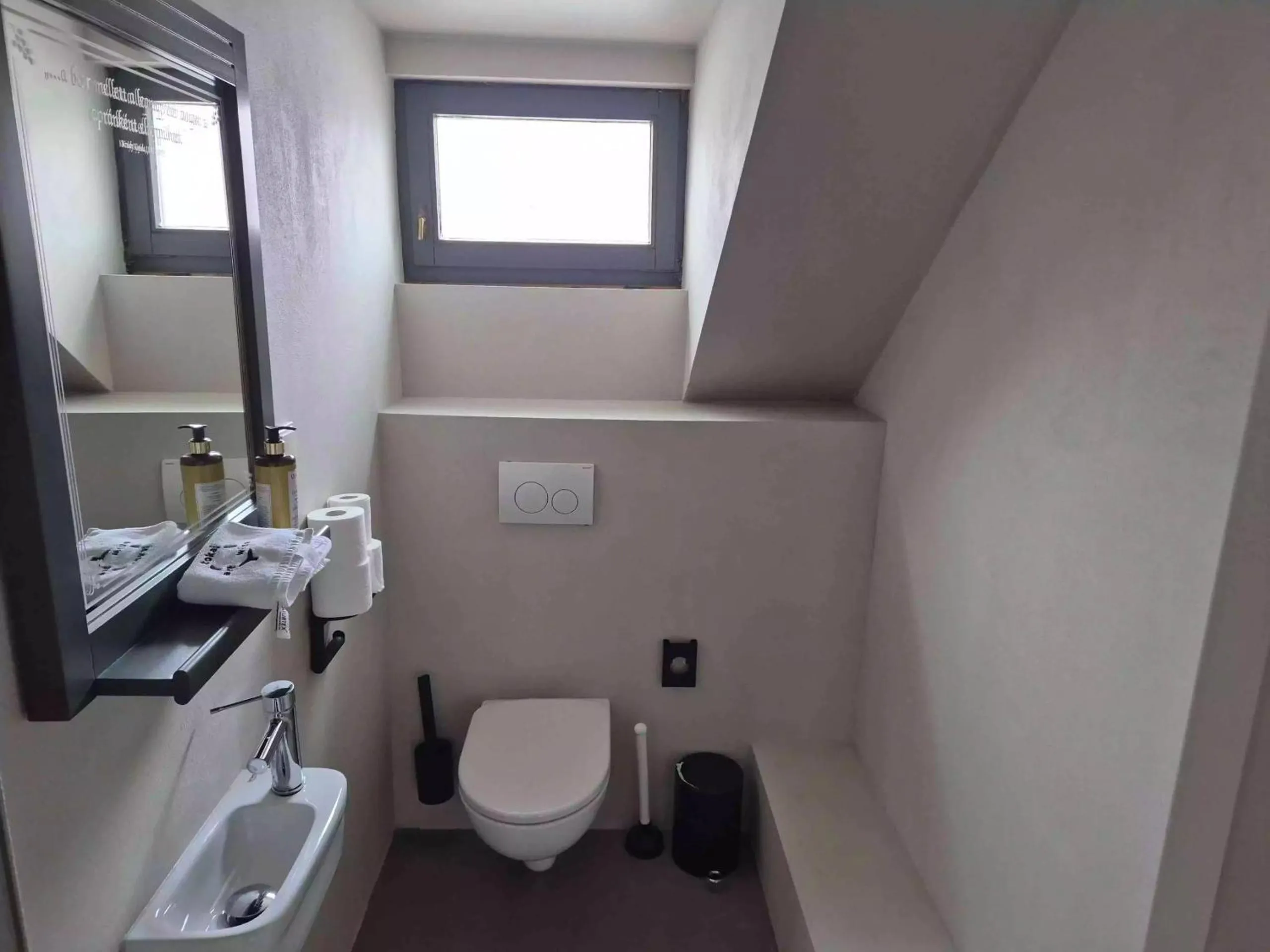 Bathroom in Barka Galéria Hotel és Étterem