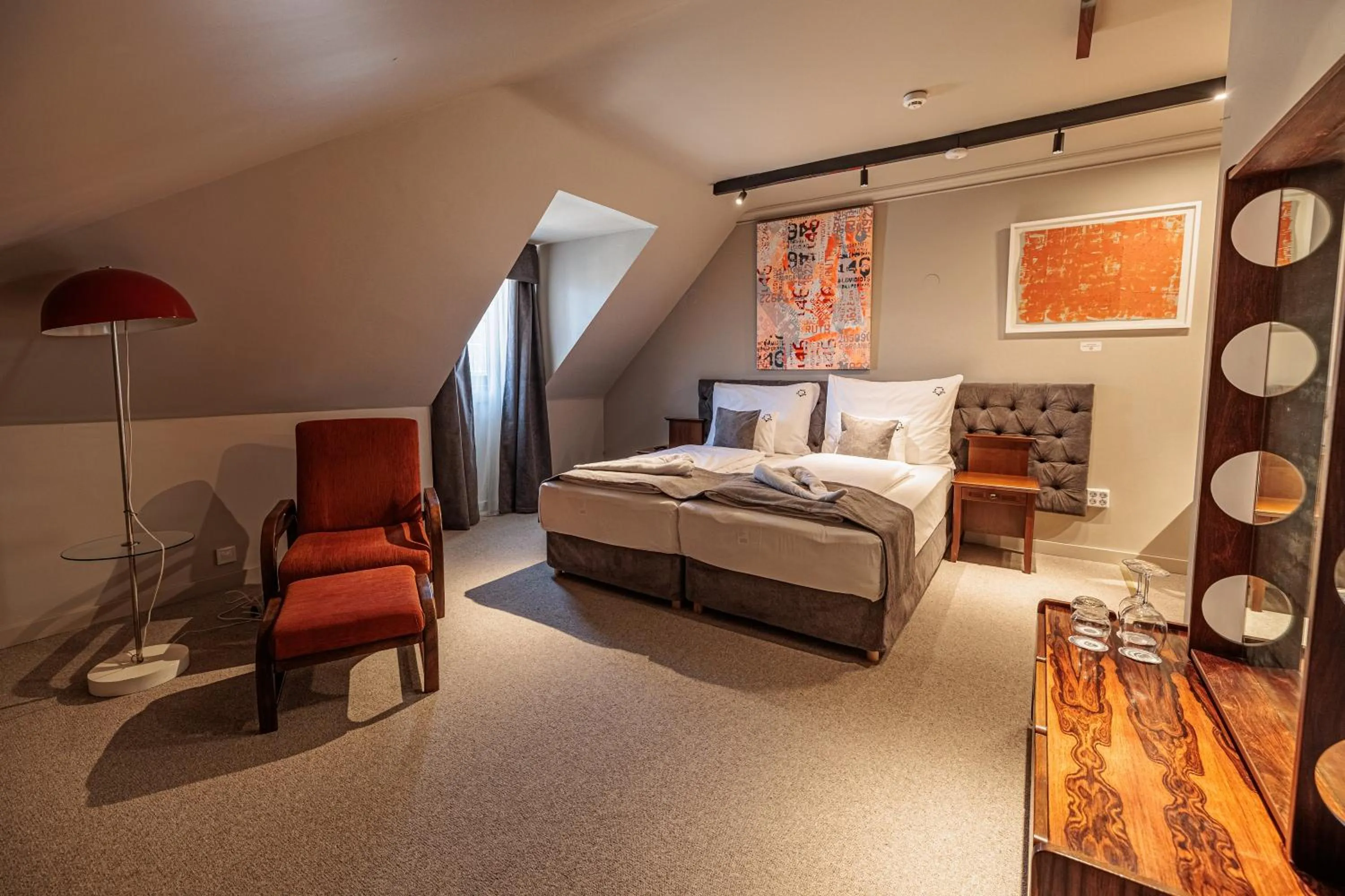 Photo of the whole room, Bed in Barka Galéria Hotel és Étterem