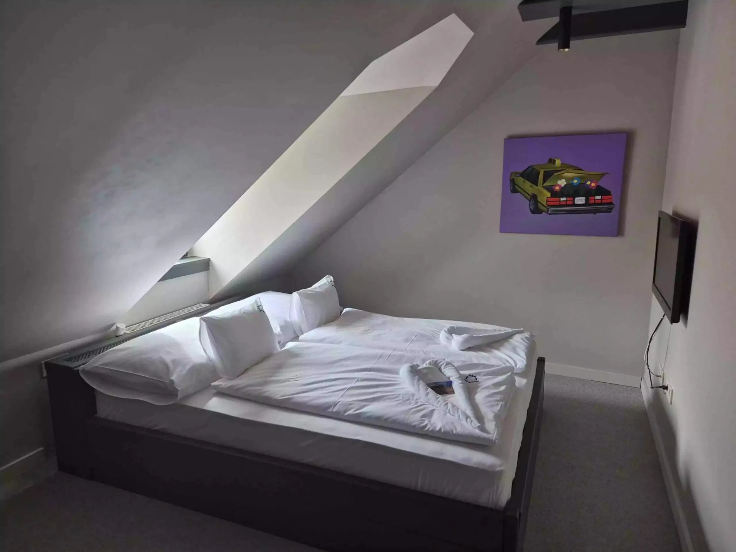 Photo of the whole room, Bed in Barka Galéria Hotel és Étterem