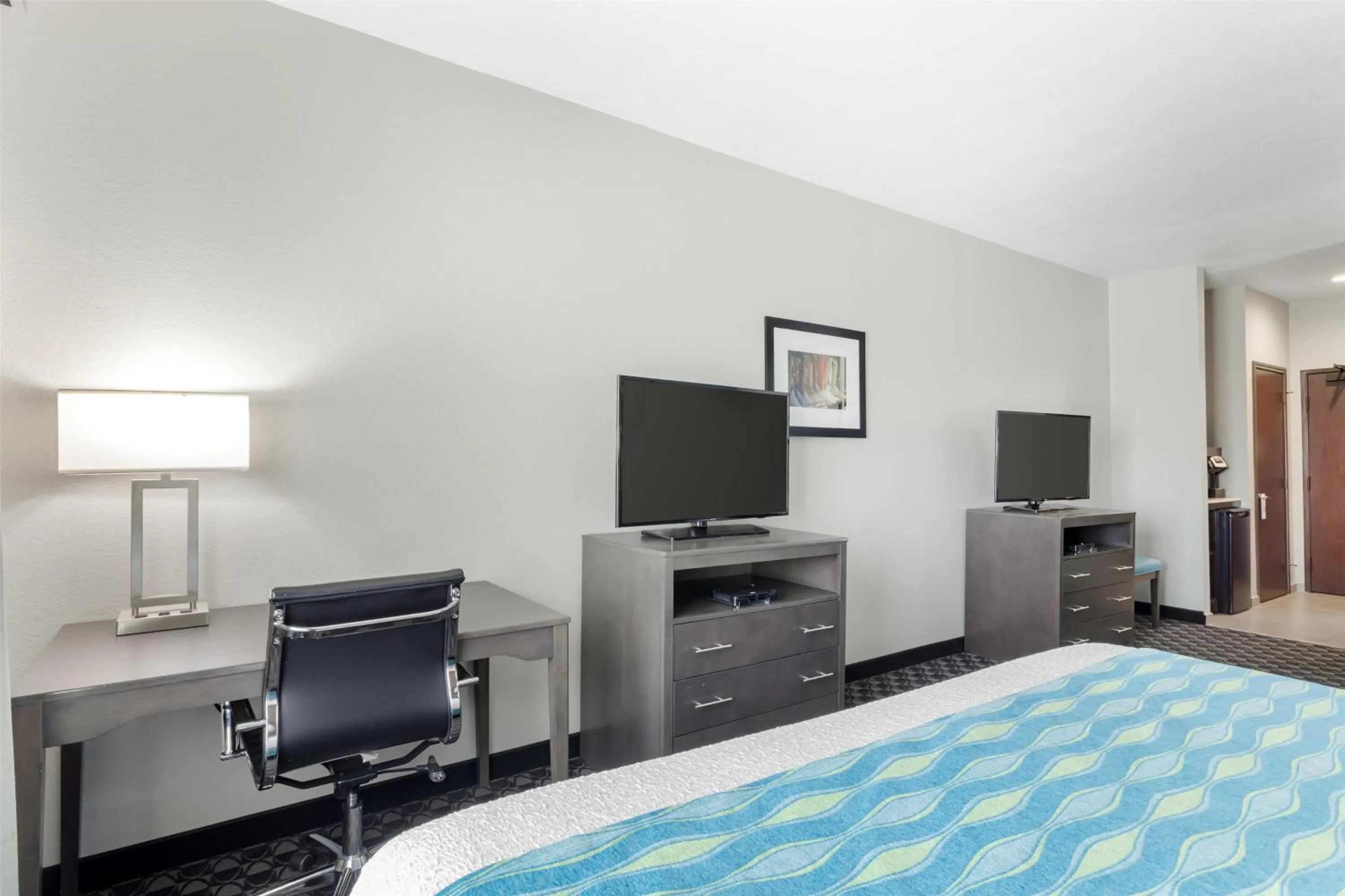 Photo of the whole room, Bed in Best Western Plus Waller Hotel