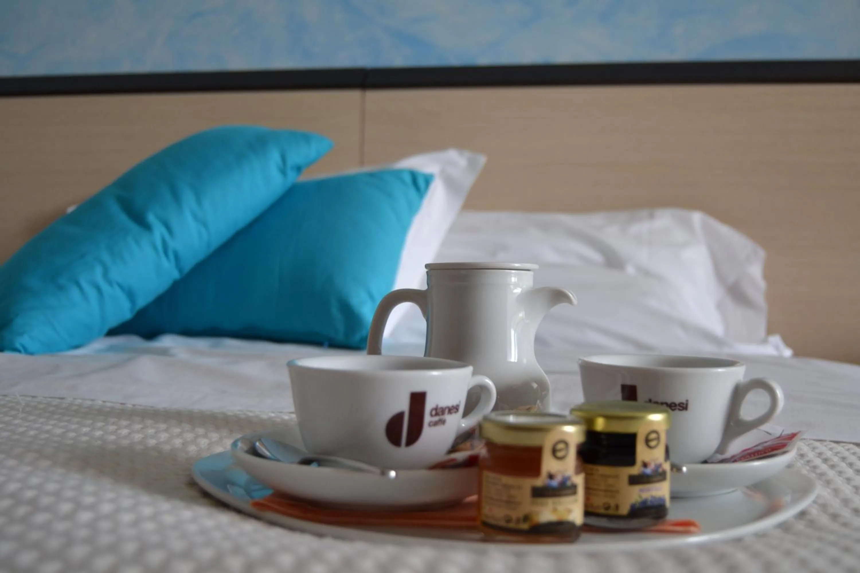 Coffee/tea facilities, Bed in Hotel La Siesta