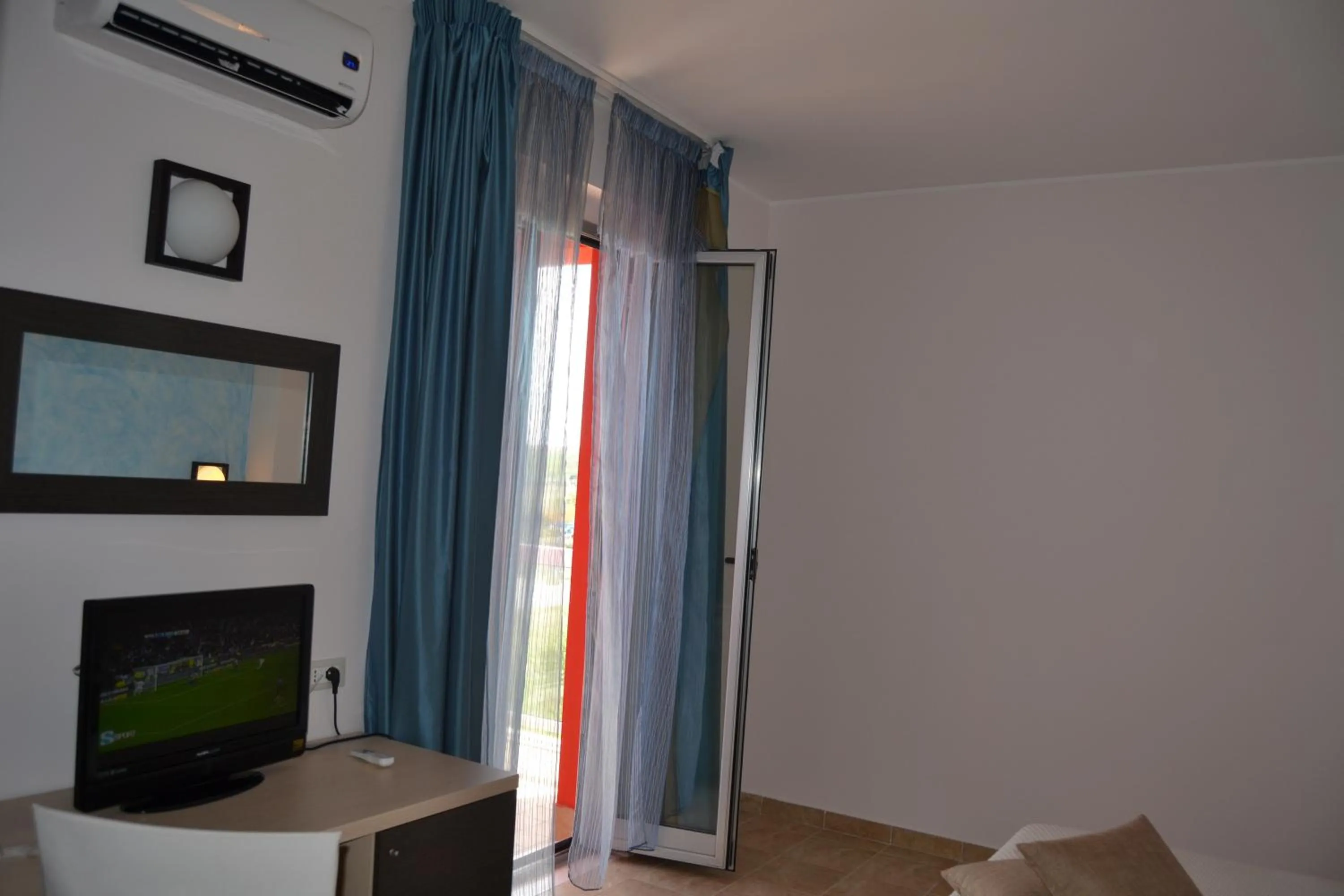 TV and multimedia in Hotel La Siesta