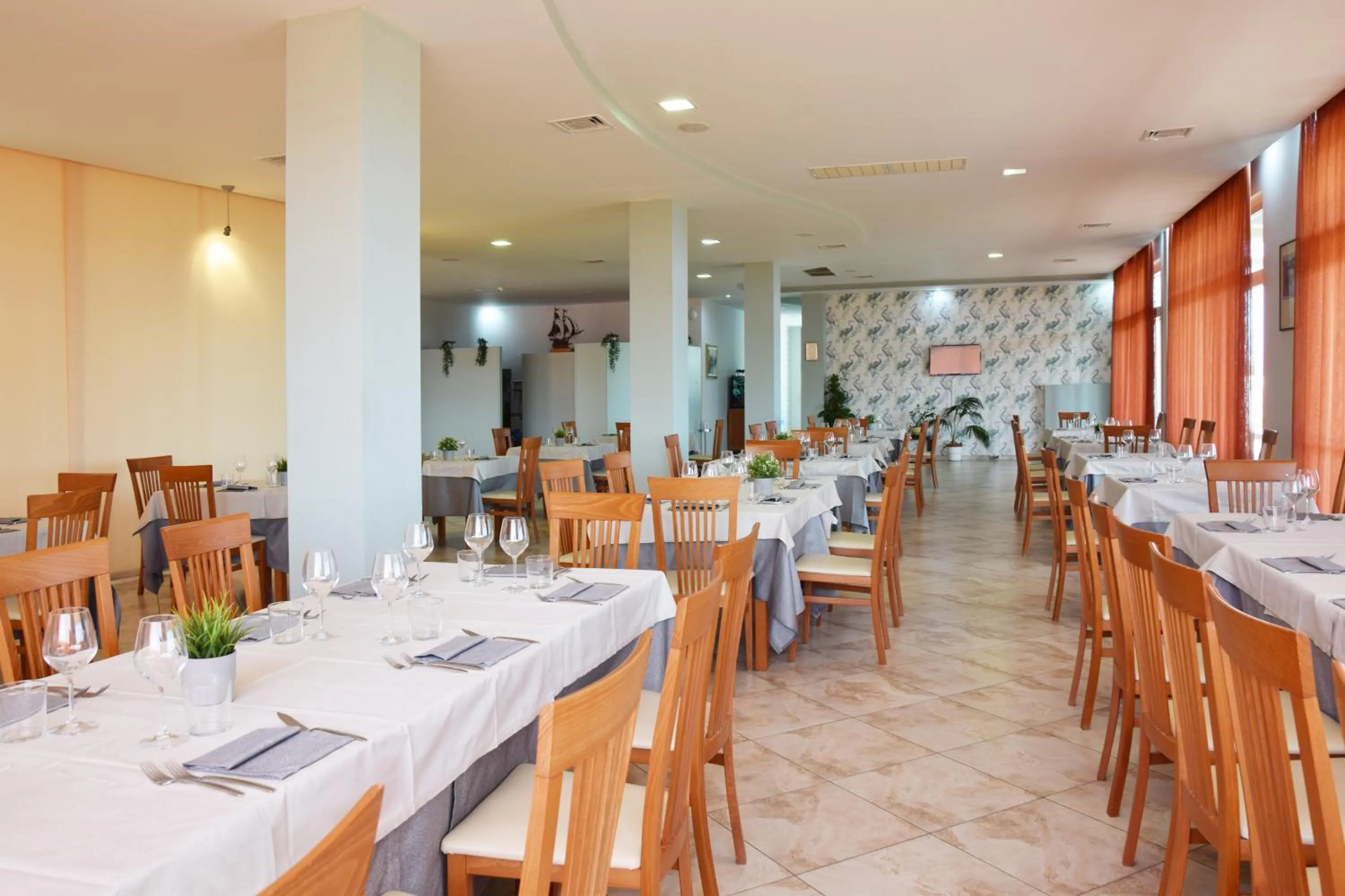 Restaurant/places to eat in Hotel La Siesta