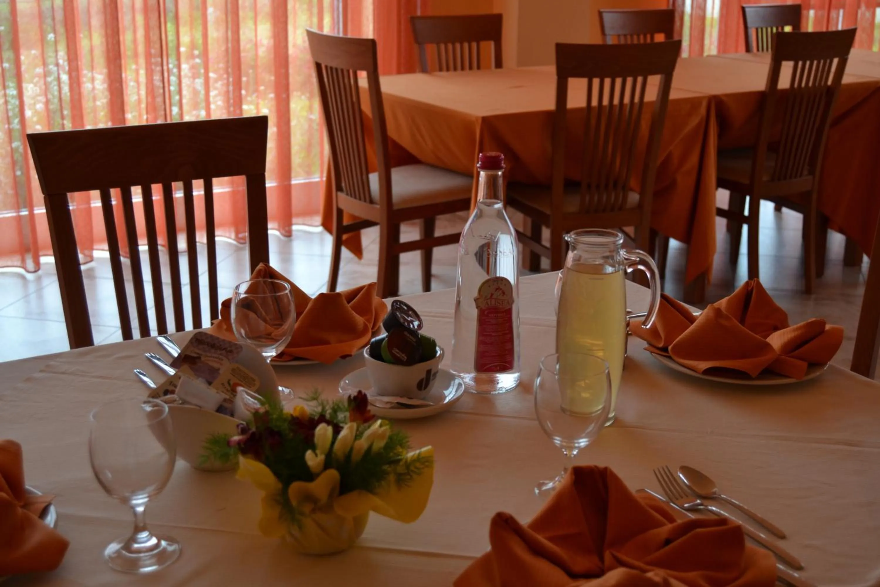 Restaurant/places to eat in Hotel La Siesta