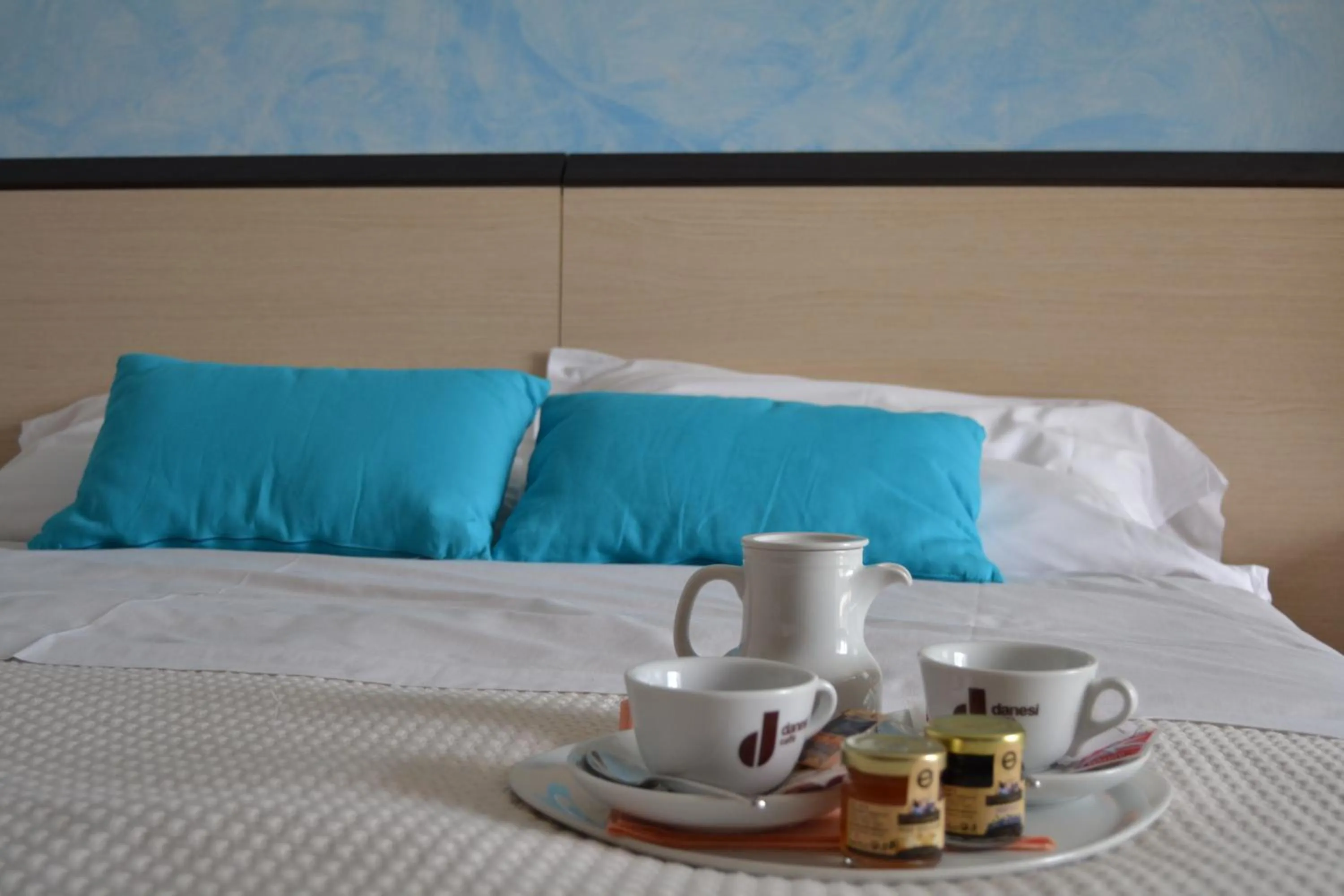 Coffee/tea facilities, Bed in Hotel La Siesta