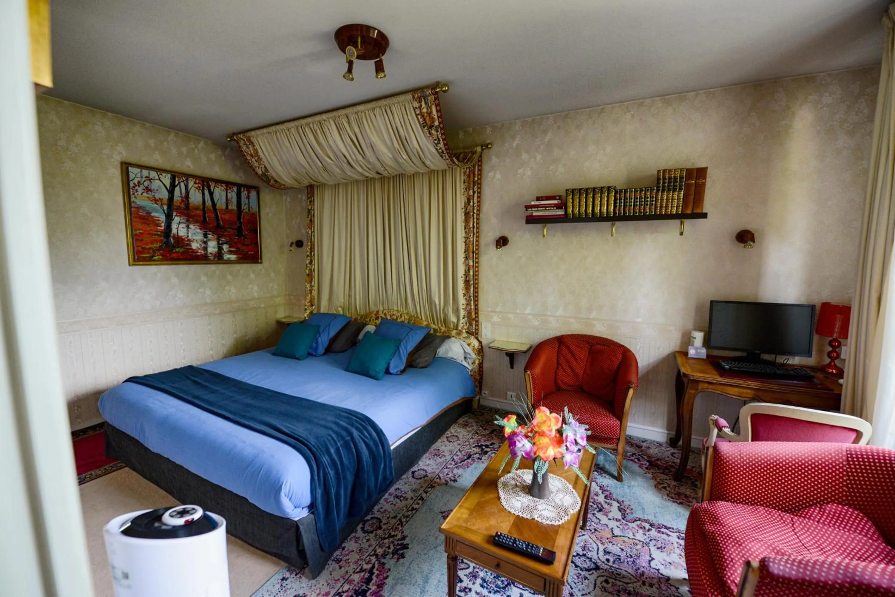 Bed in Hôtel Le Castel