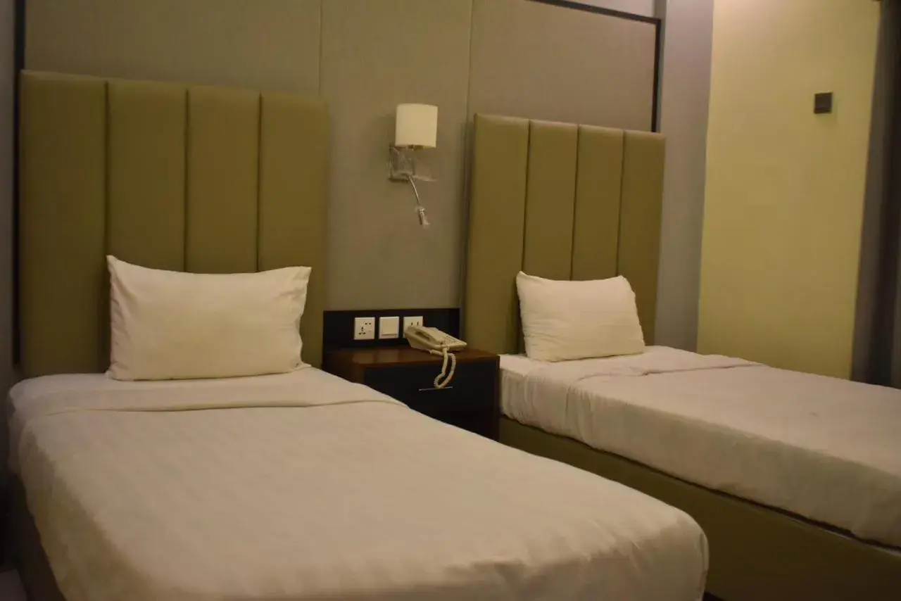 Deluxe Twin Room in Sunset Suites Deluxe Twin Room in Sunset Suites