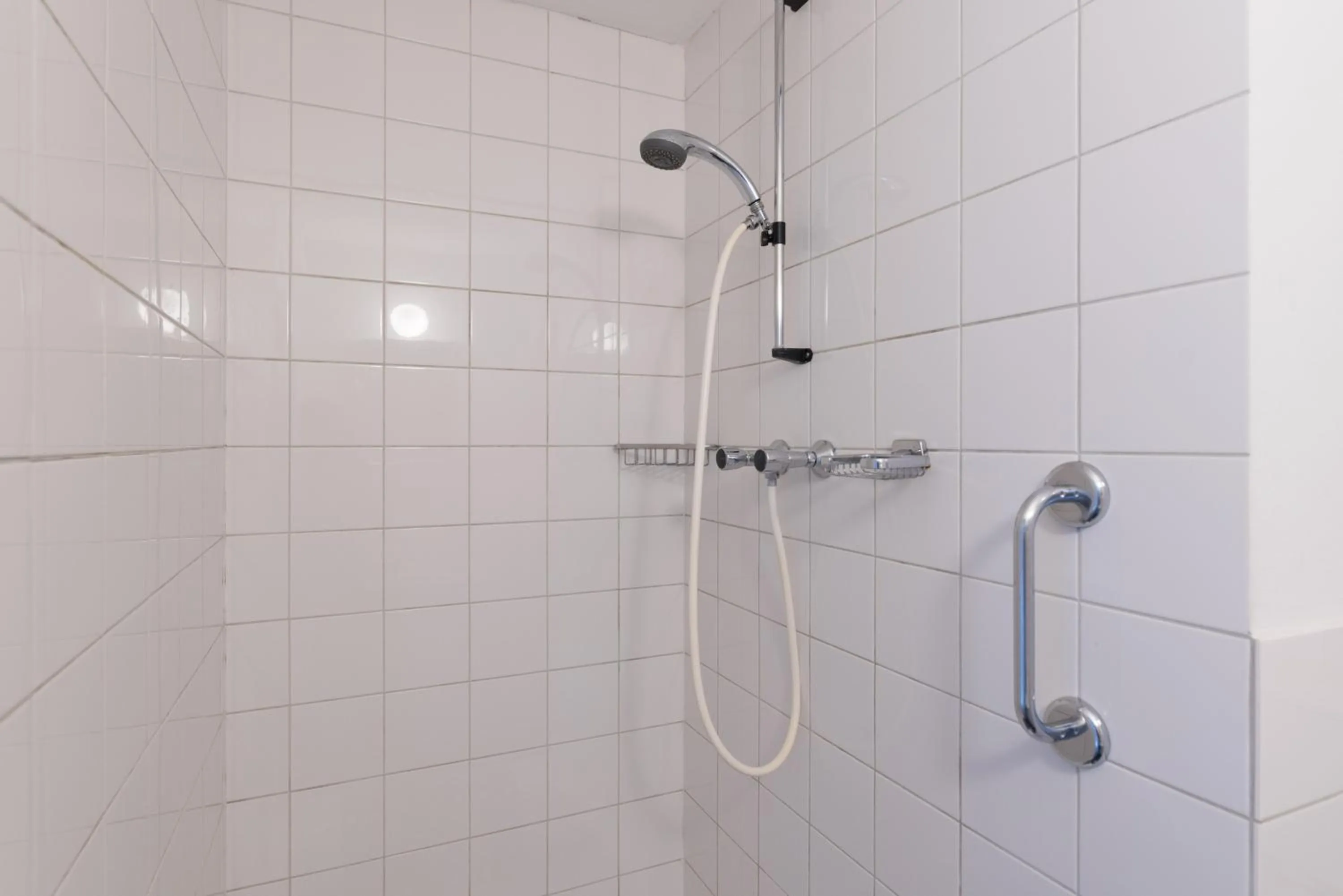 Shower in Anny's Warehouse City Centre!