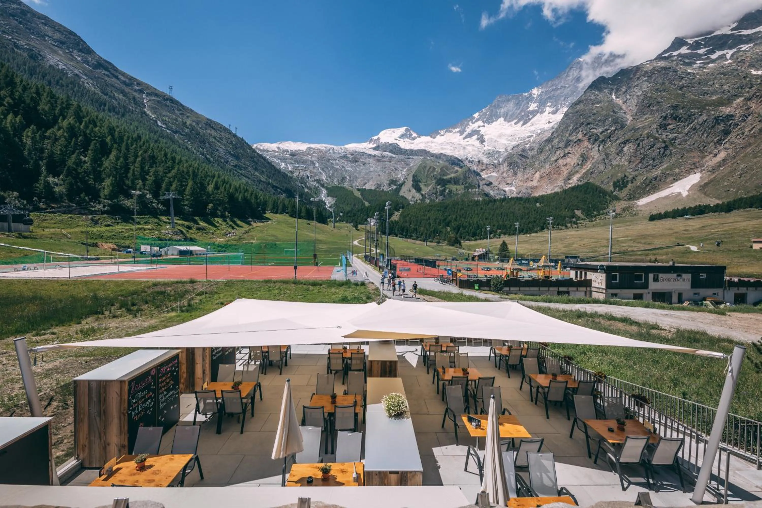 Summer in Apart Lodge belMont