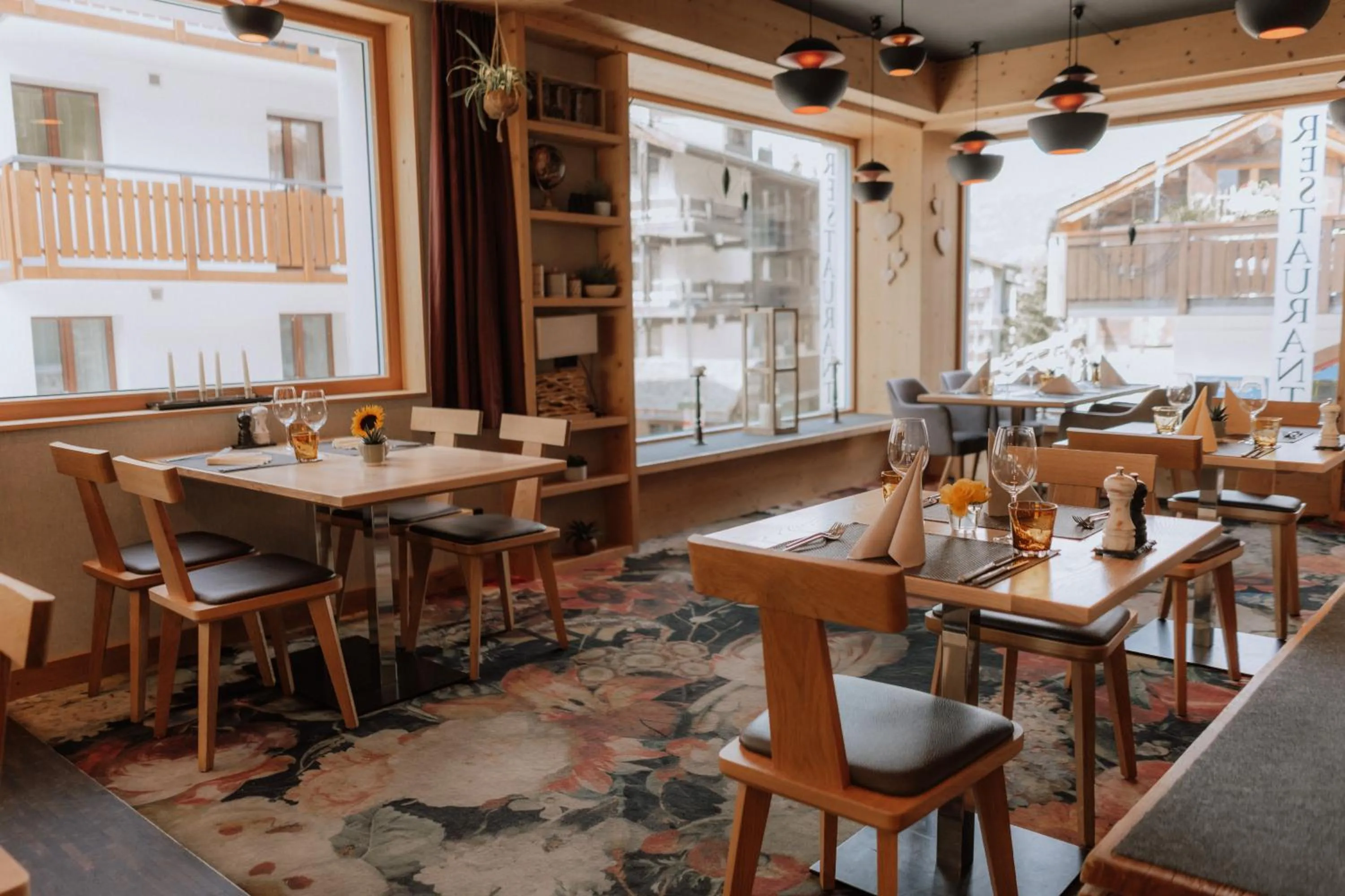 Restaurant/places to eat in Apart Lodge belMont