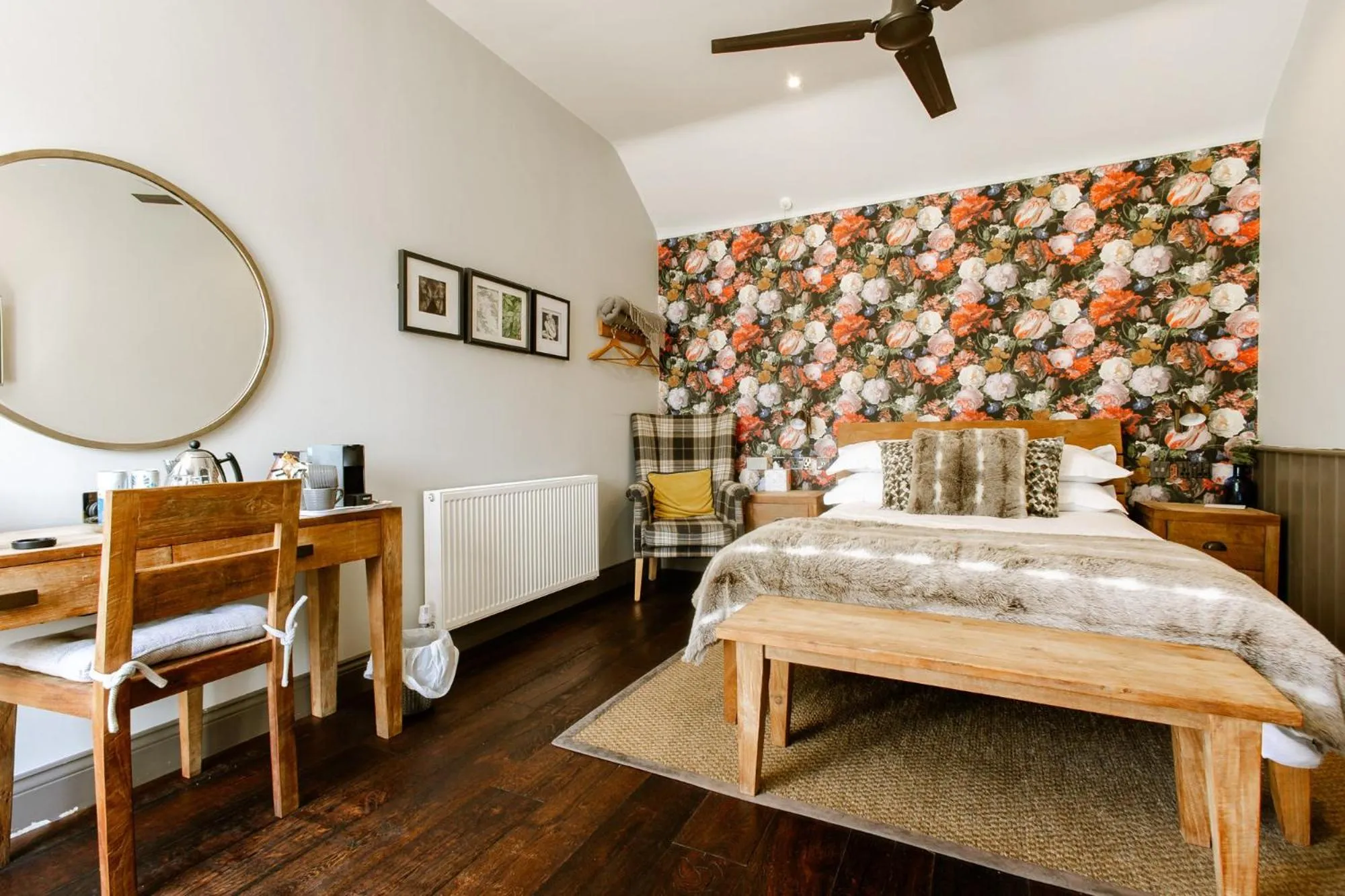 Bedroom, Bed in The George Inn