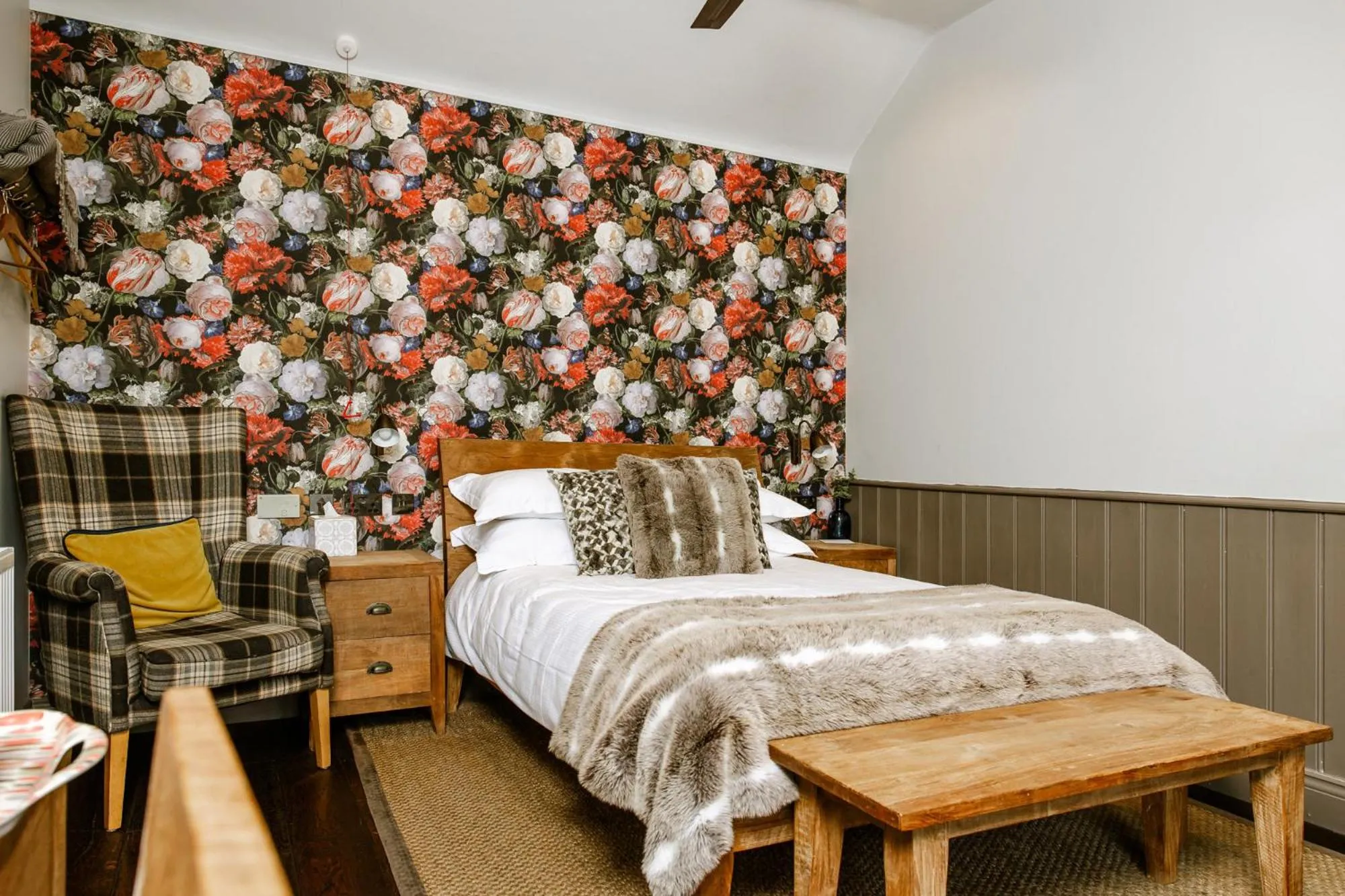 Bedroom, Bed in The George Inn