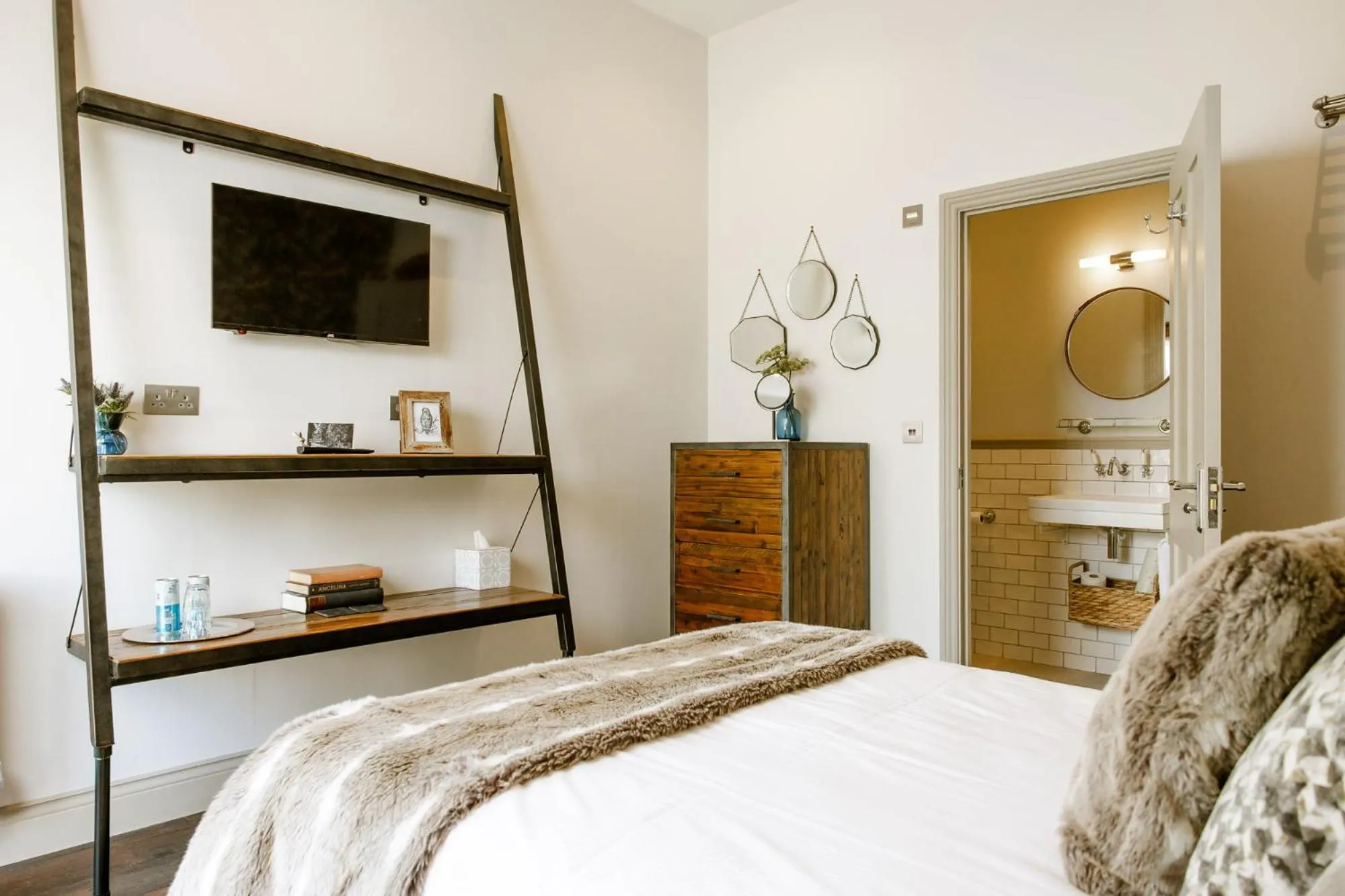 Bedroom, Bed in The George Inn