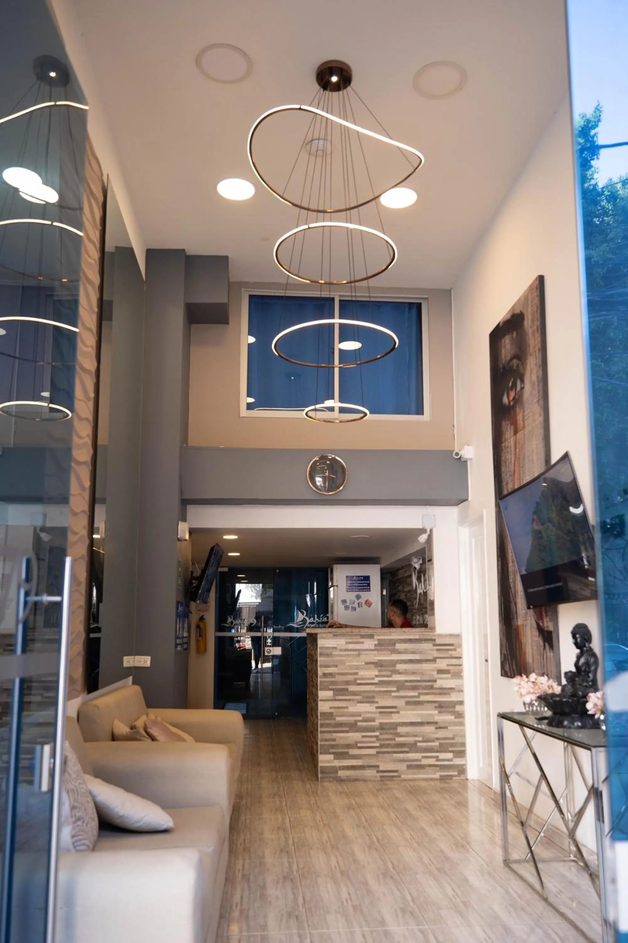 TV and multimedia in Bahia 79 Apartasuites Cerca al Centro