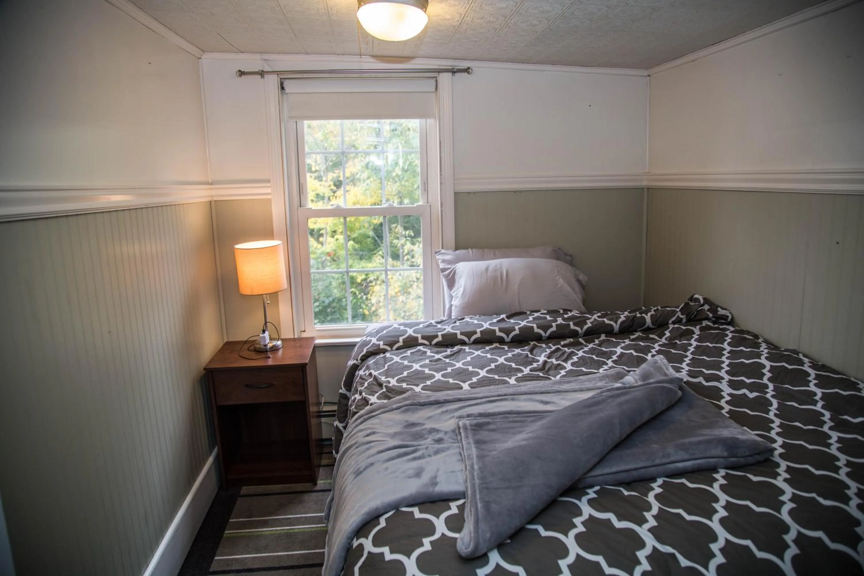 Bed in Sunnyside home near Sunday River, Black Mountain, Lakes and Hikes