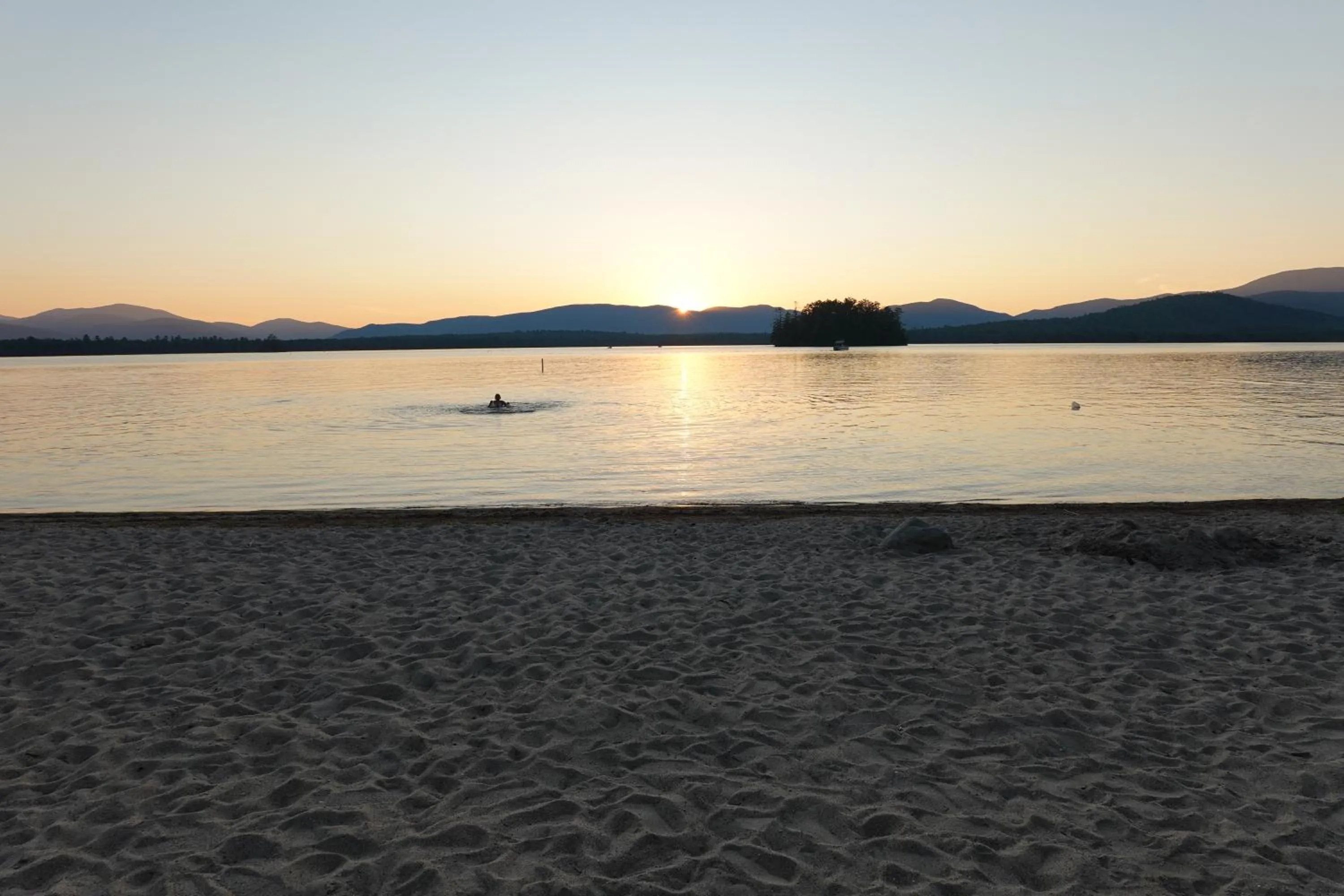 Sunnyside home near Sunday River, Black Mountain, Lakes and Hikes