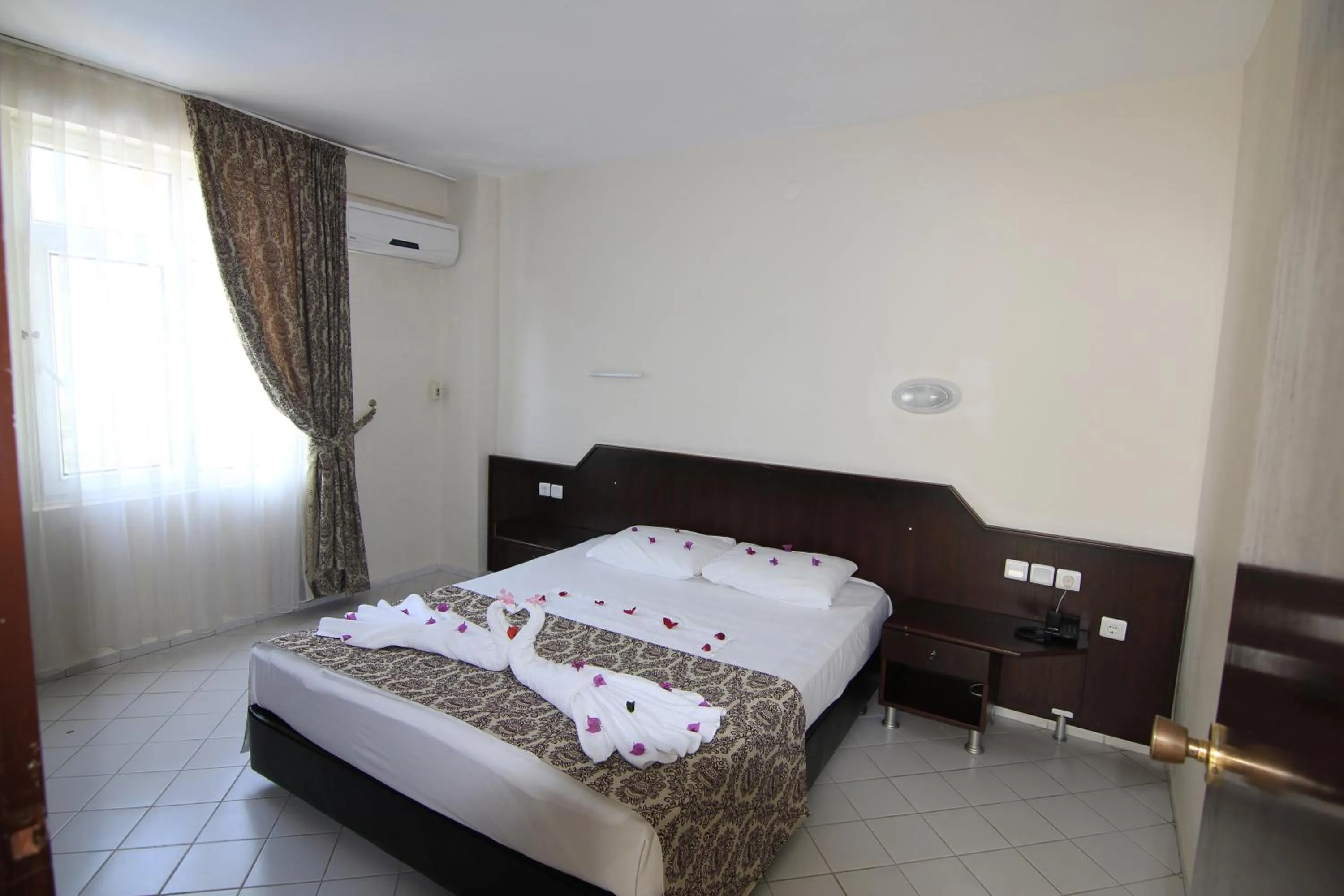 Bed in Bariscan Hotel