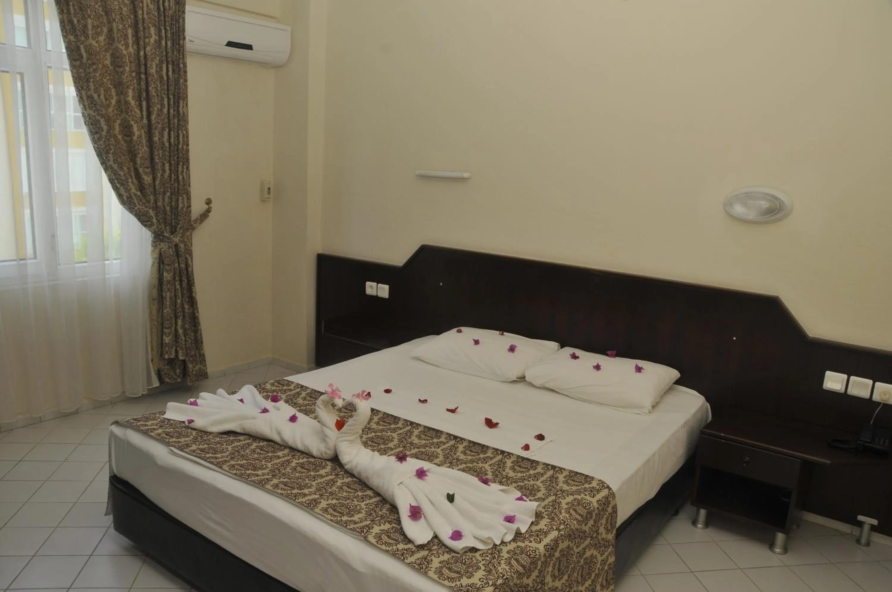Bed in Bariscan Hotel