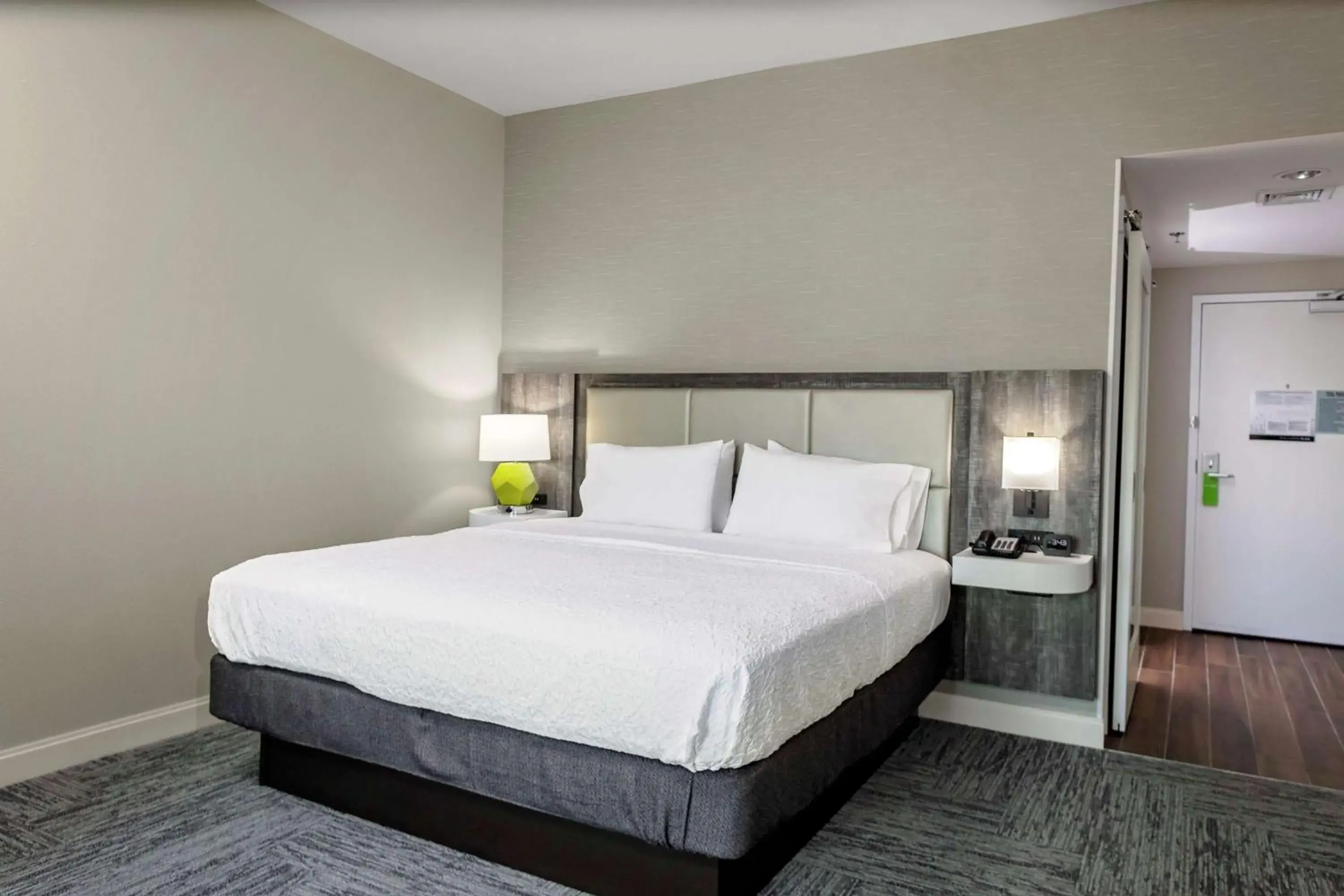 King Room - Non-Smoking in Hampton Inn Cranbury King Room - Non-Smoking in Hampton Inn Cranbury