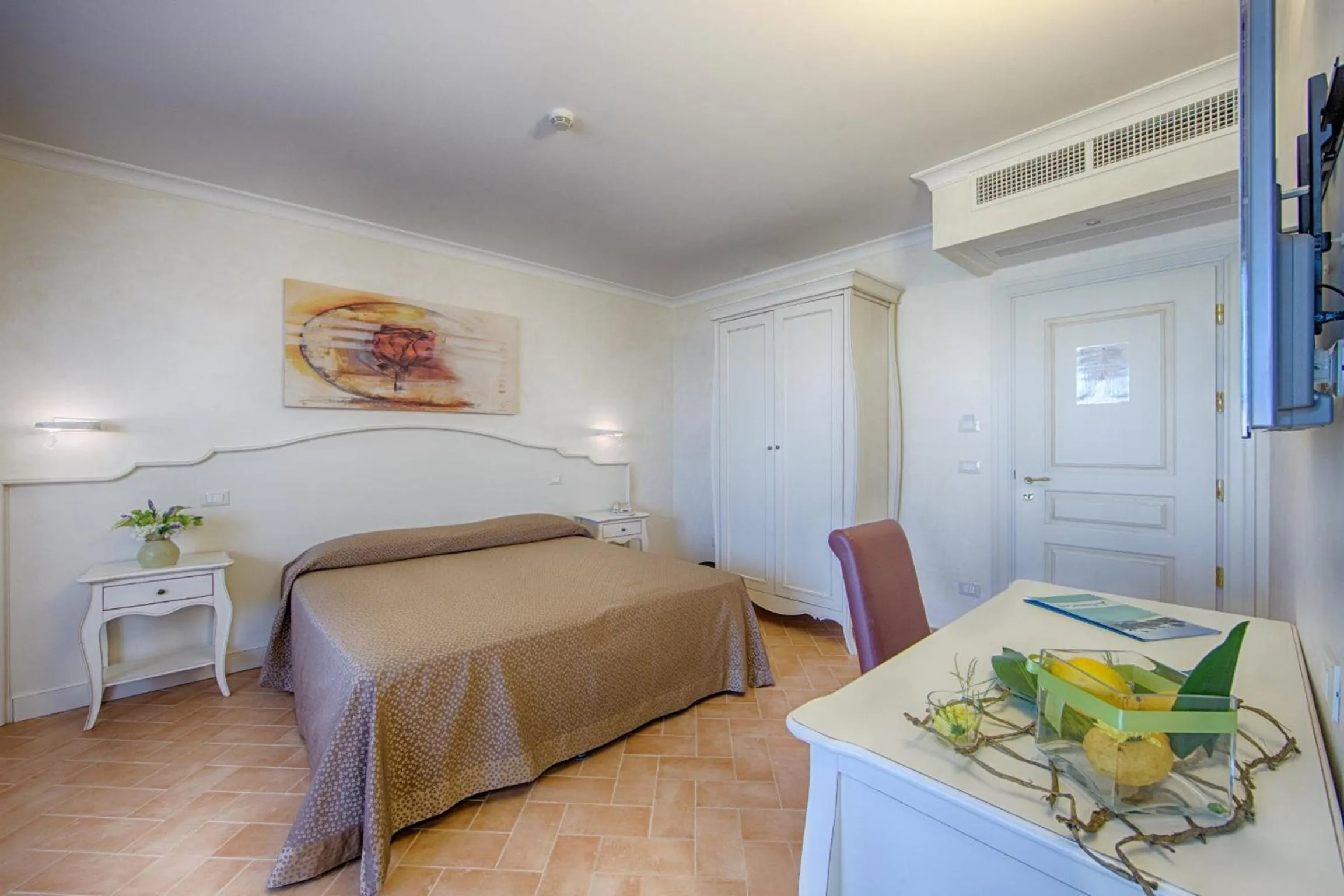 Photo of the whole room, Bed in Relais Masseria Caselli