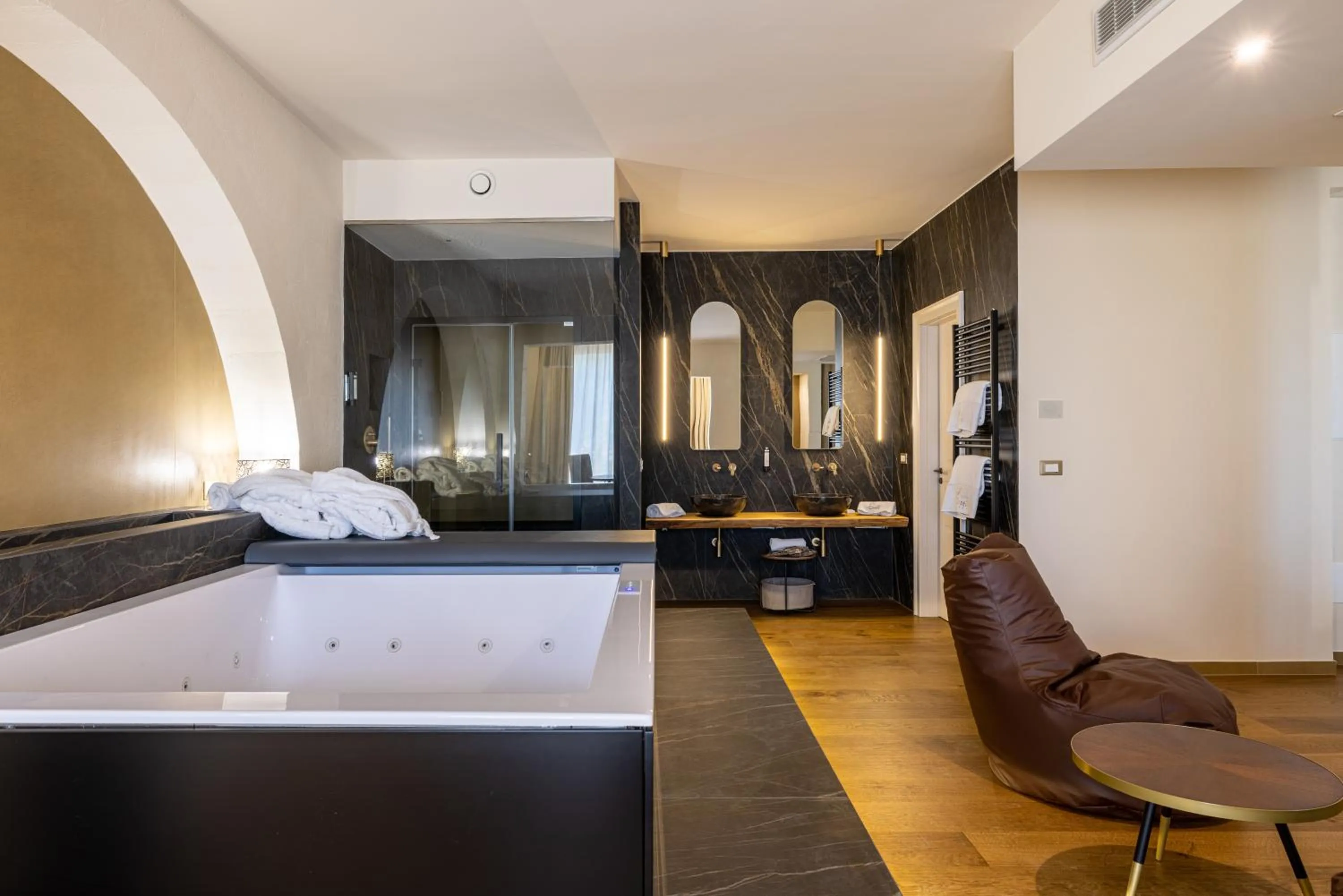 Hot Tub, Bed in Relais Masseria Caselli