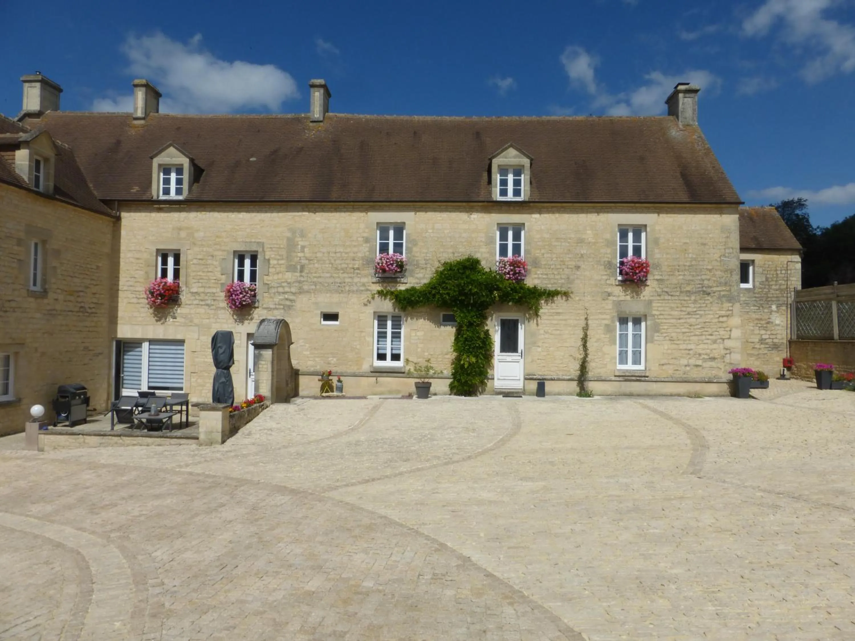 Property building in La Charretterie
