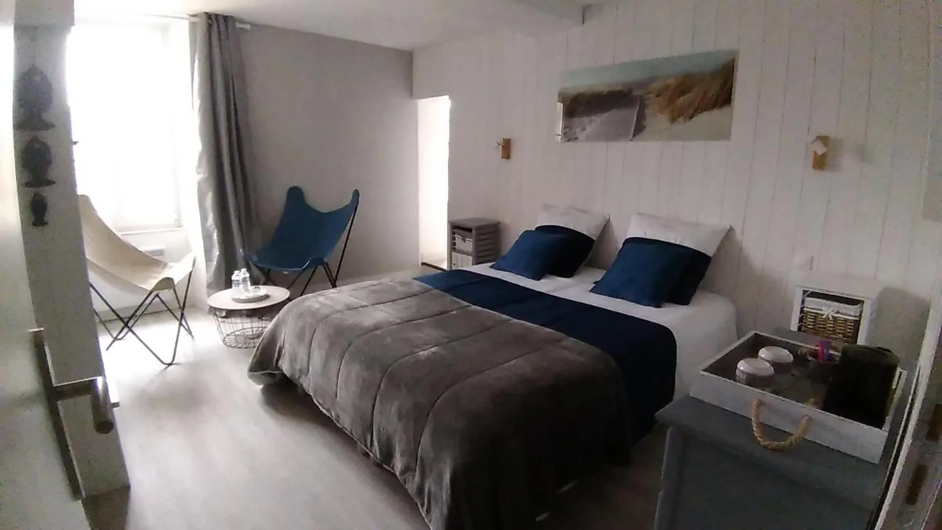 Photo of the whole room, Bed in La Charretterie