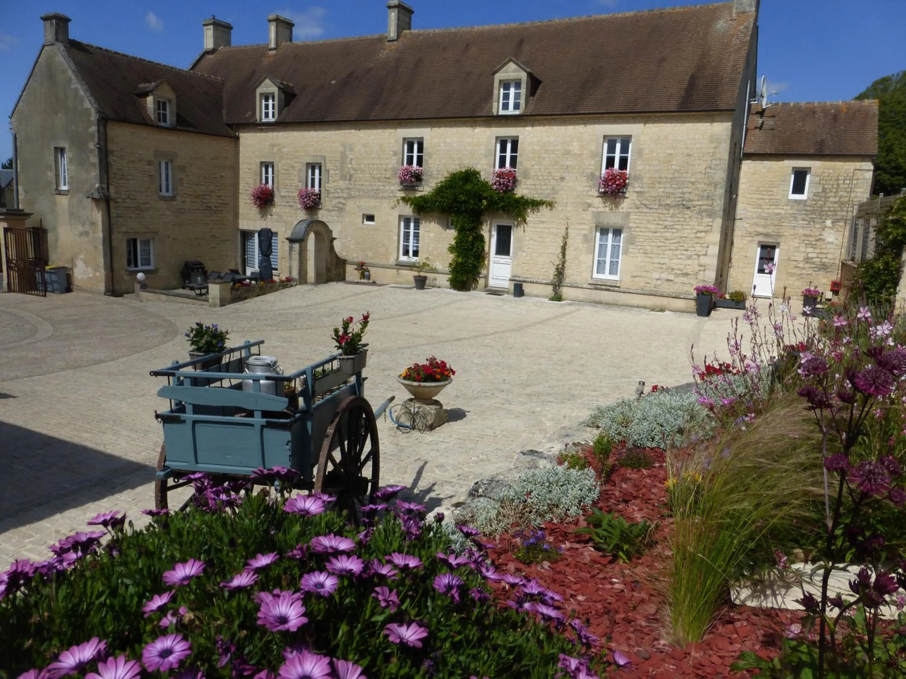 Property building in La Charretterie