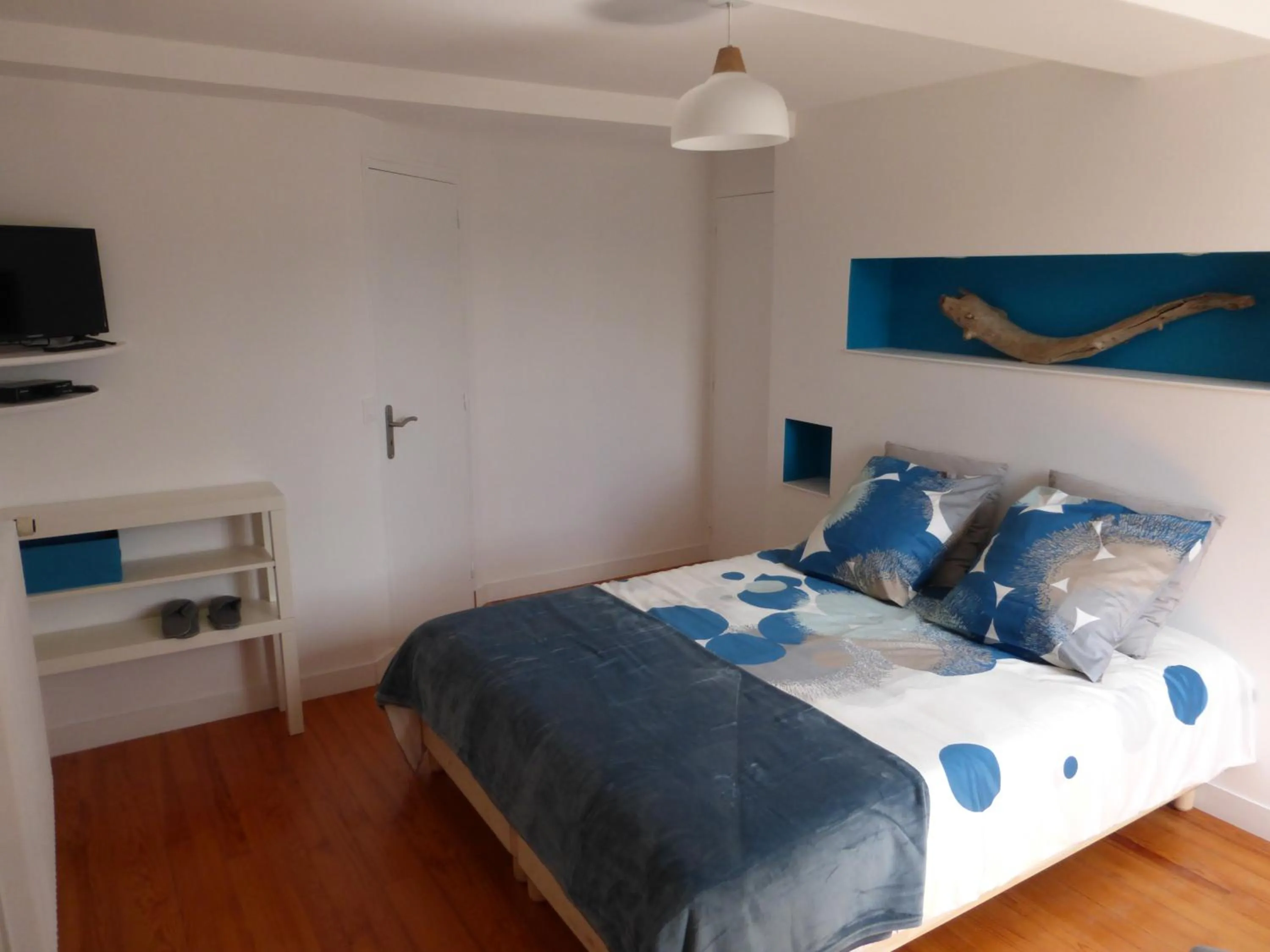 Photo of the whole room, Bed in La Charretterie