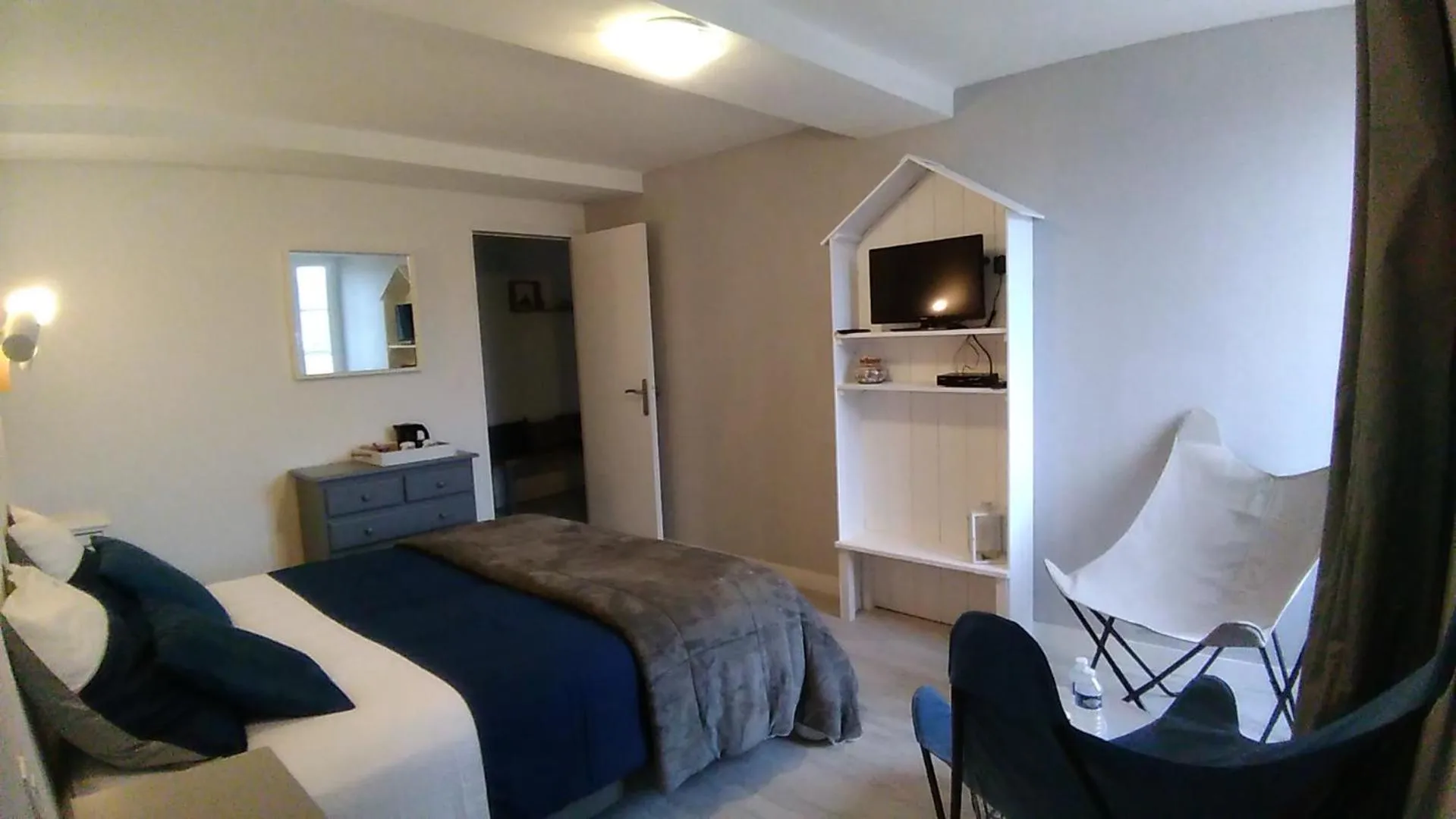 Photo of the whole room, Bed in La Charretterie