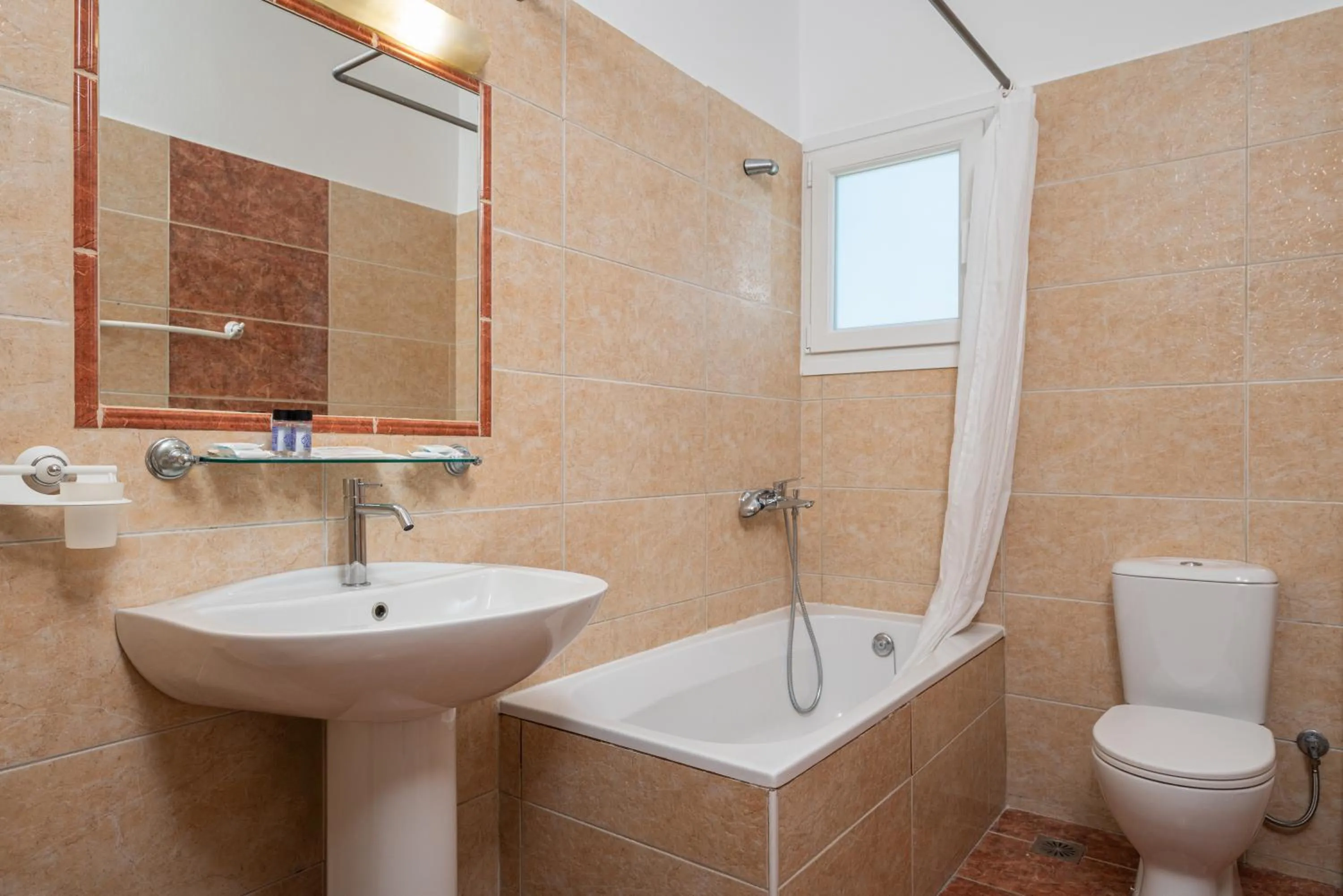 Bath in Kokkari Beach Hotel